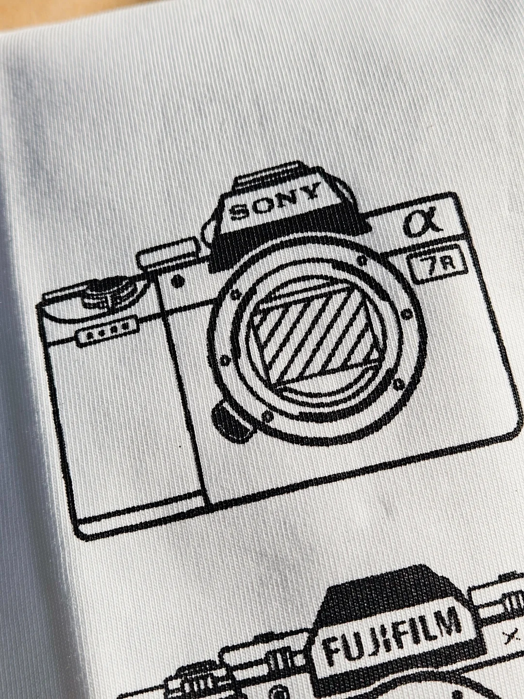 用丝网印刷了一些独一无二的短袖?