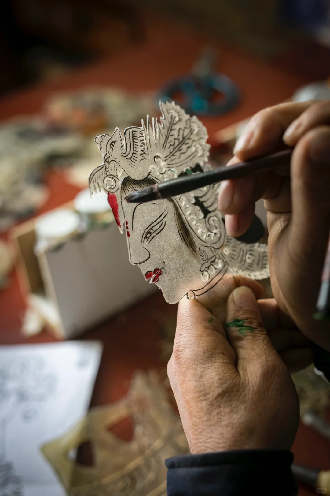 光与影的艺术|在手艺人挥动下绽放绚丽光彩