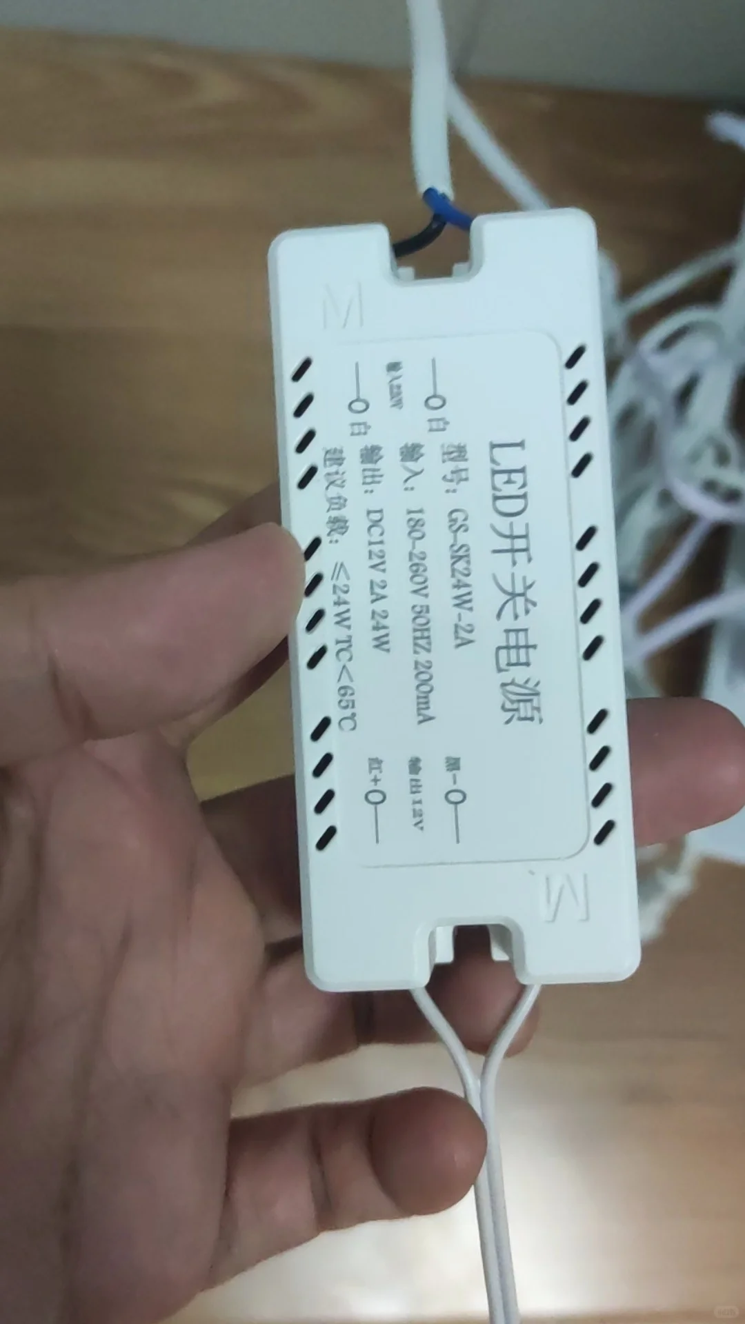 换了灯带变压器，只有一半灯带亮是什么原呢