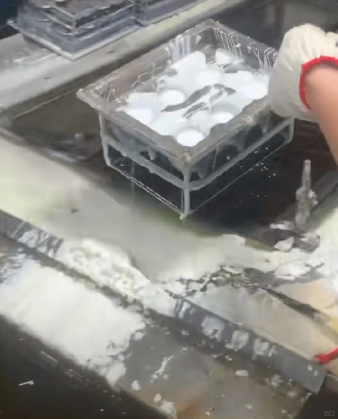 Sofubi油炉工艺和搪胶工艺的区别