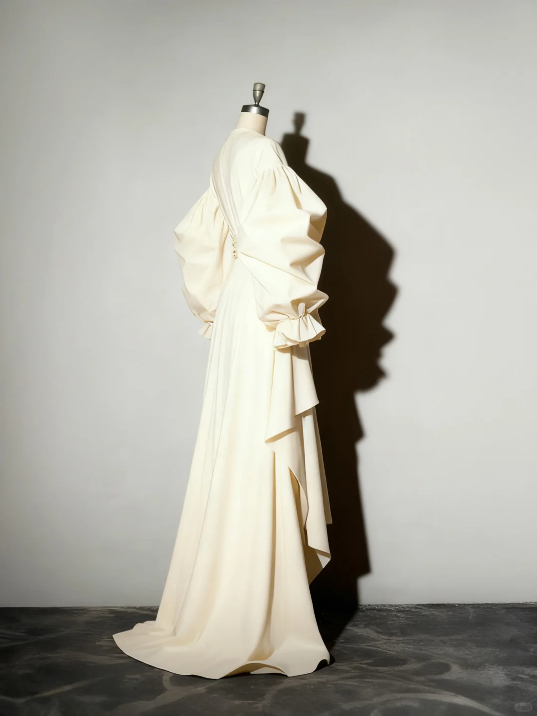 雕塑袖与瀑布摆