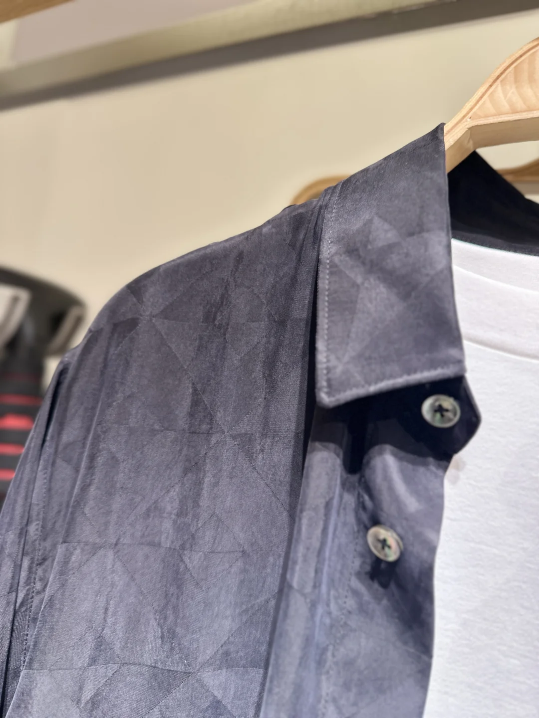 男士必看!再生纤维衣服这样洗,告别软塌变形