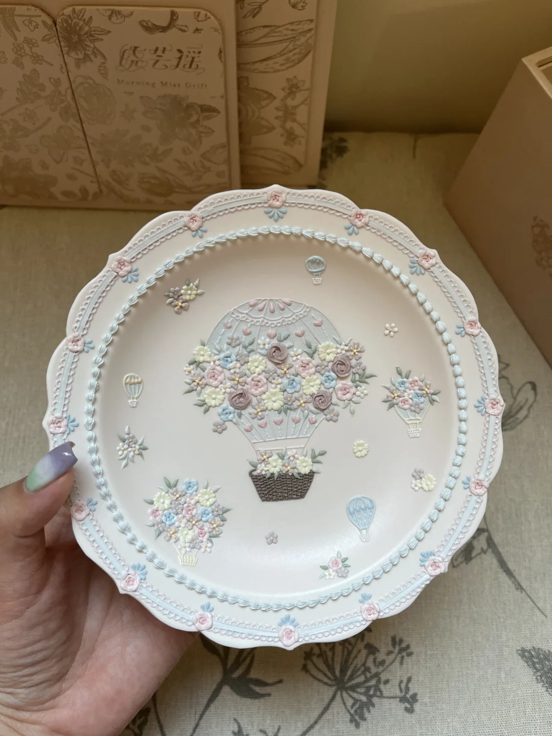 震惊！这个盘子竟然是景德镇纯手绘的！