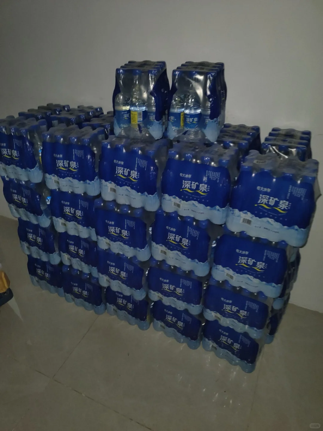 张家界矿泉水瓶装水饮料方便面八宝粥批发