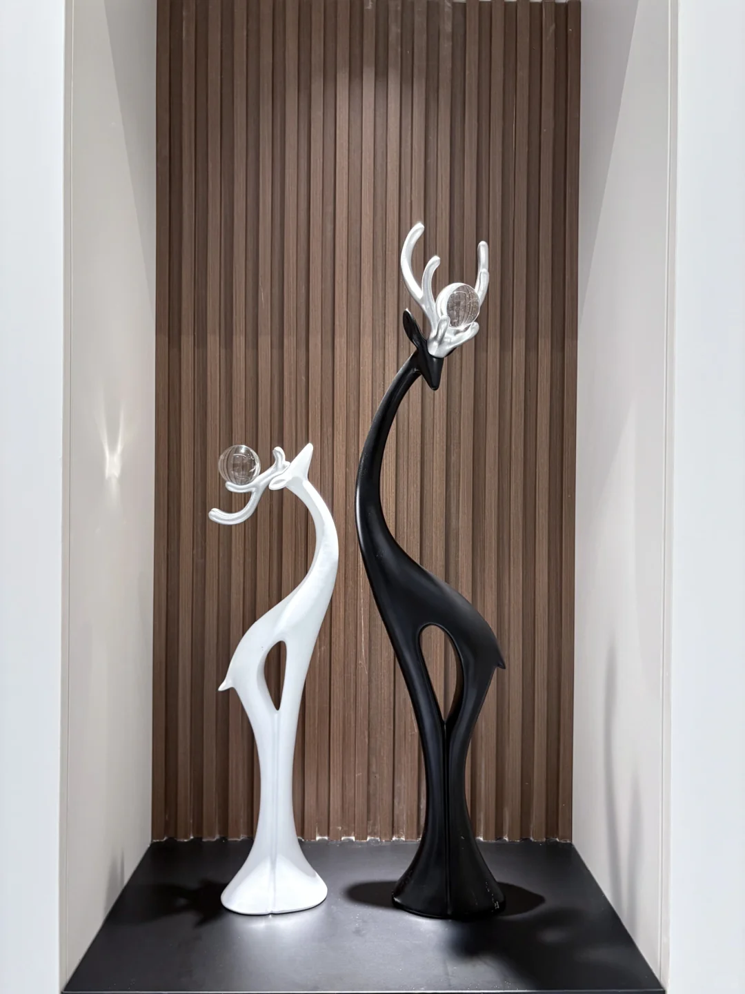 爱惨了！入户璧龛摆这对福鹿?也太高级了