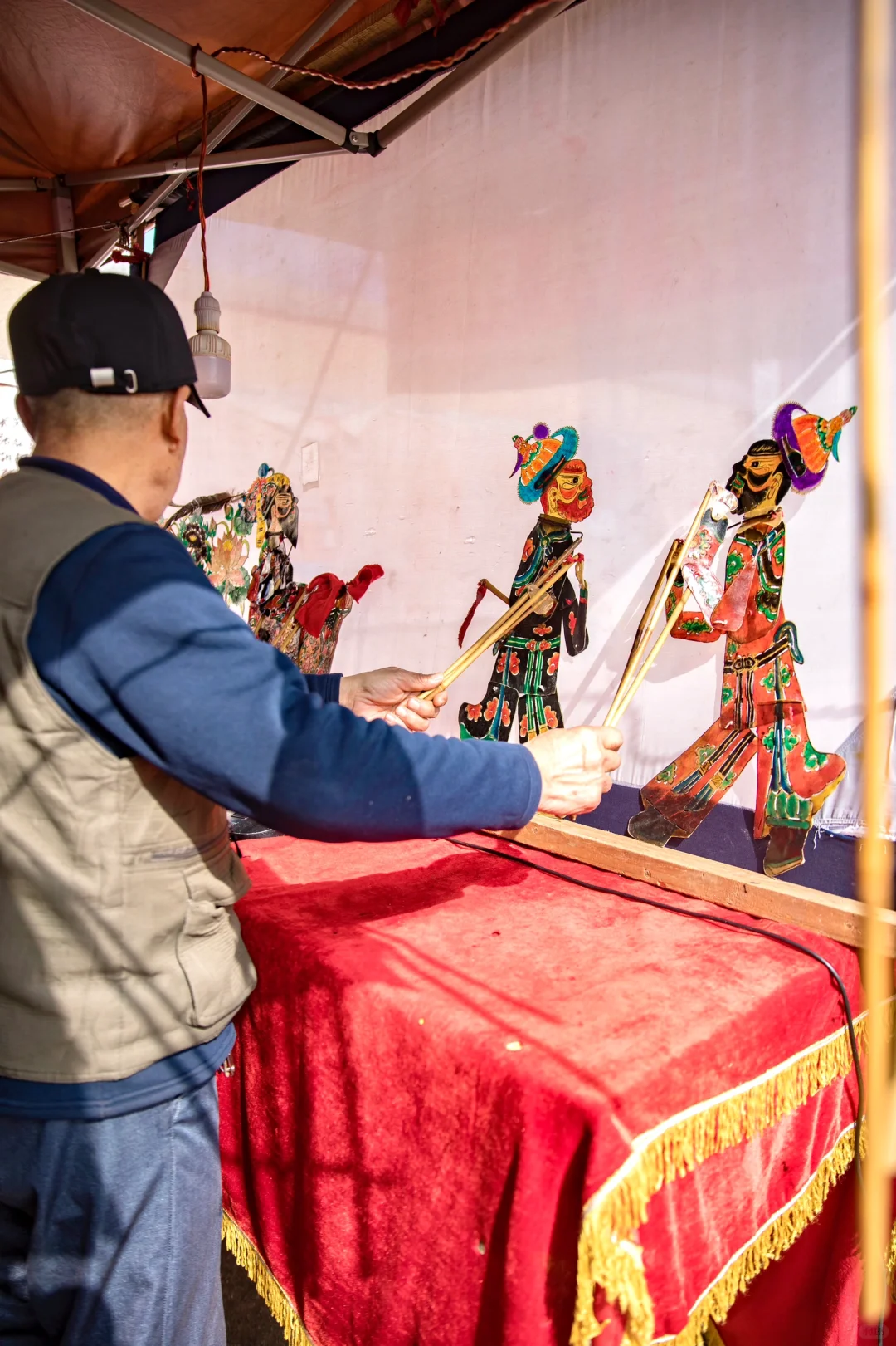 光与影的艺术|在手艺人挥动下绽放绚丽光彩