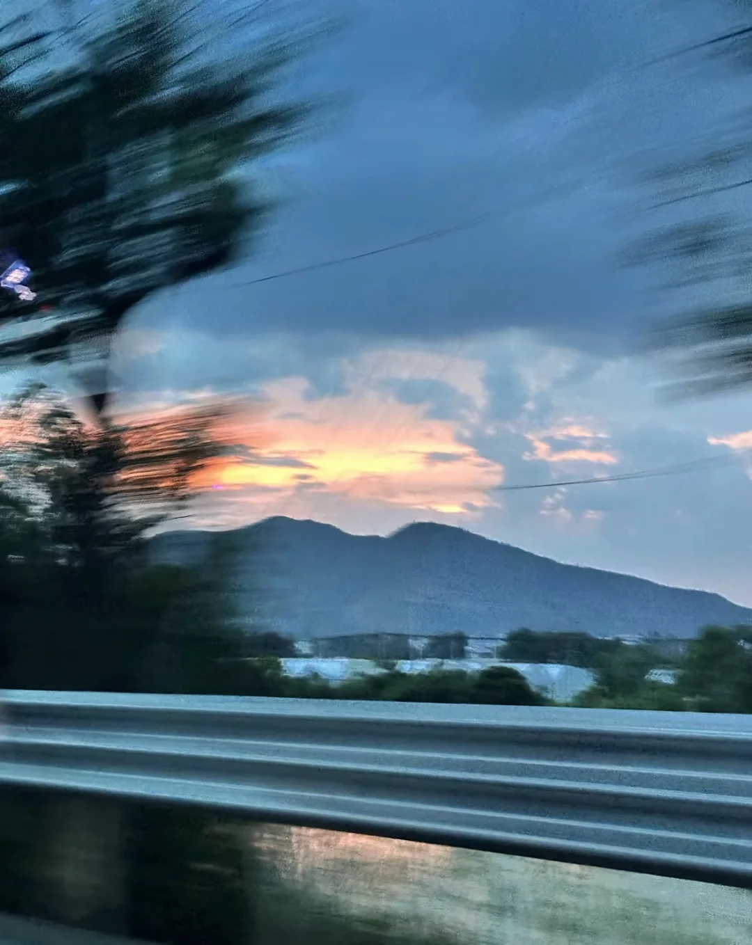 当我拍到雨天的玻璃窗……