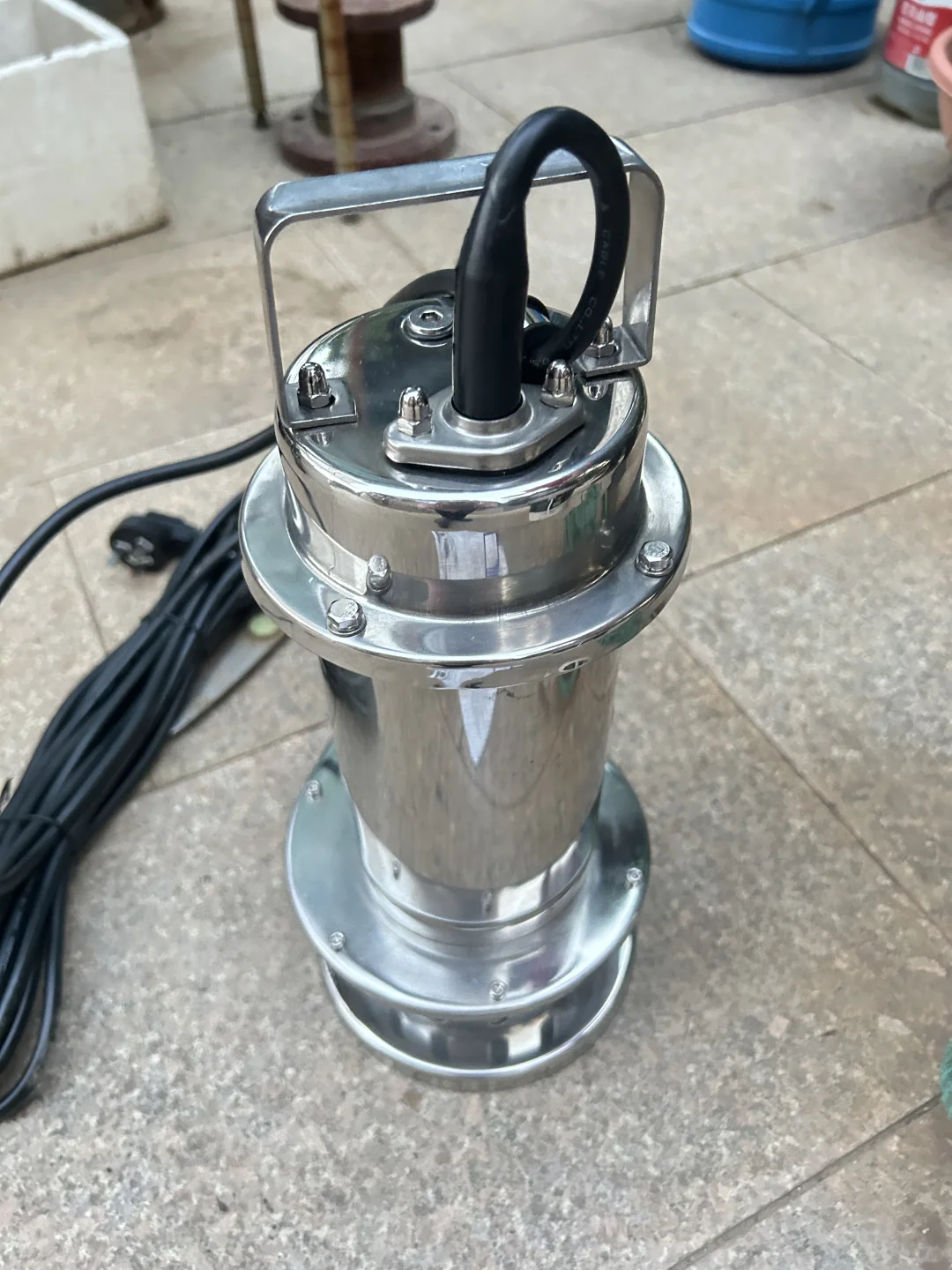 买了个潜水泵浇菜浇花