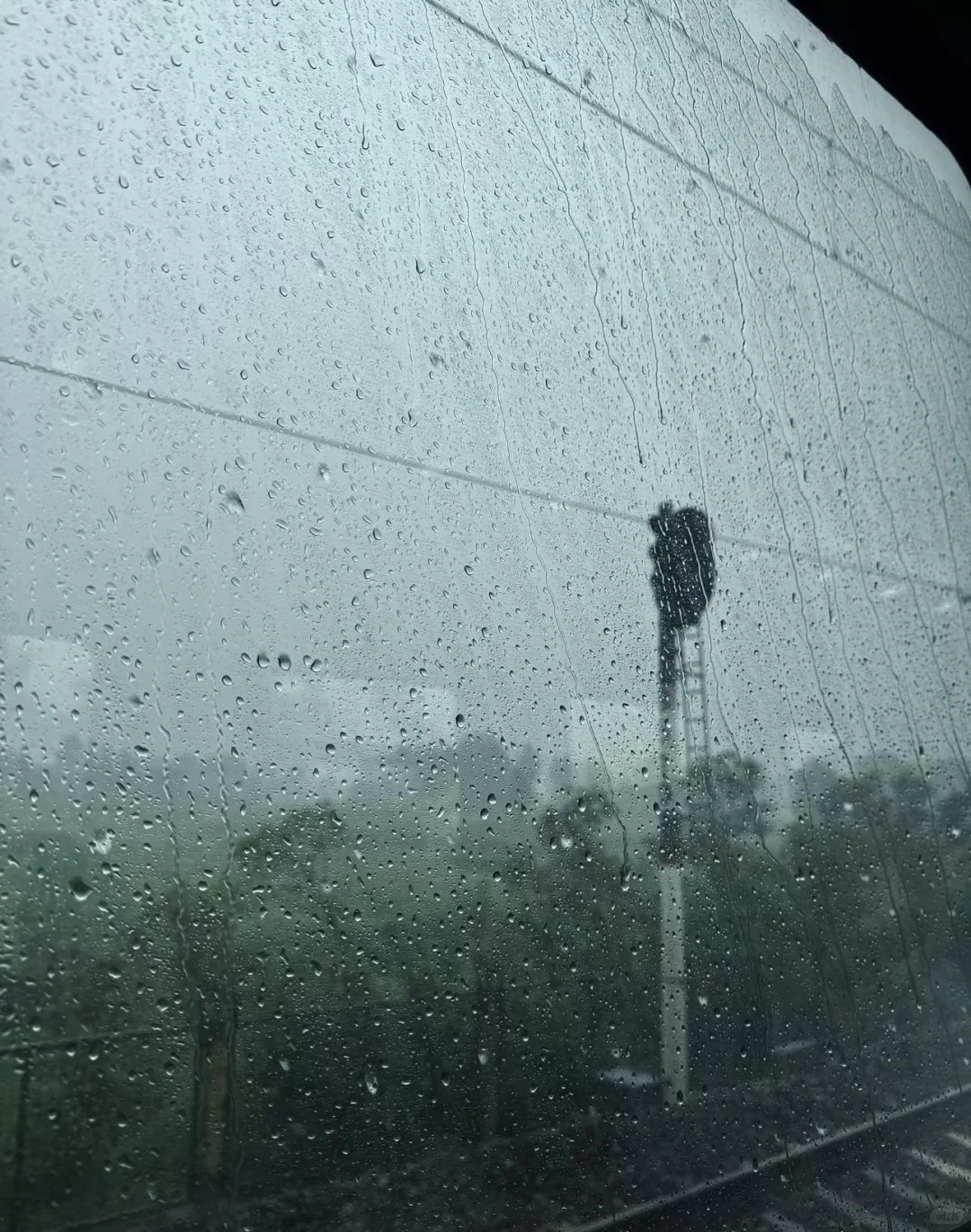 当我拍到雨天的玻璃窗……