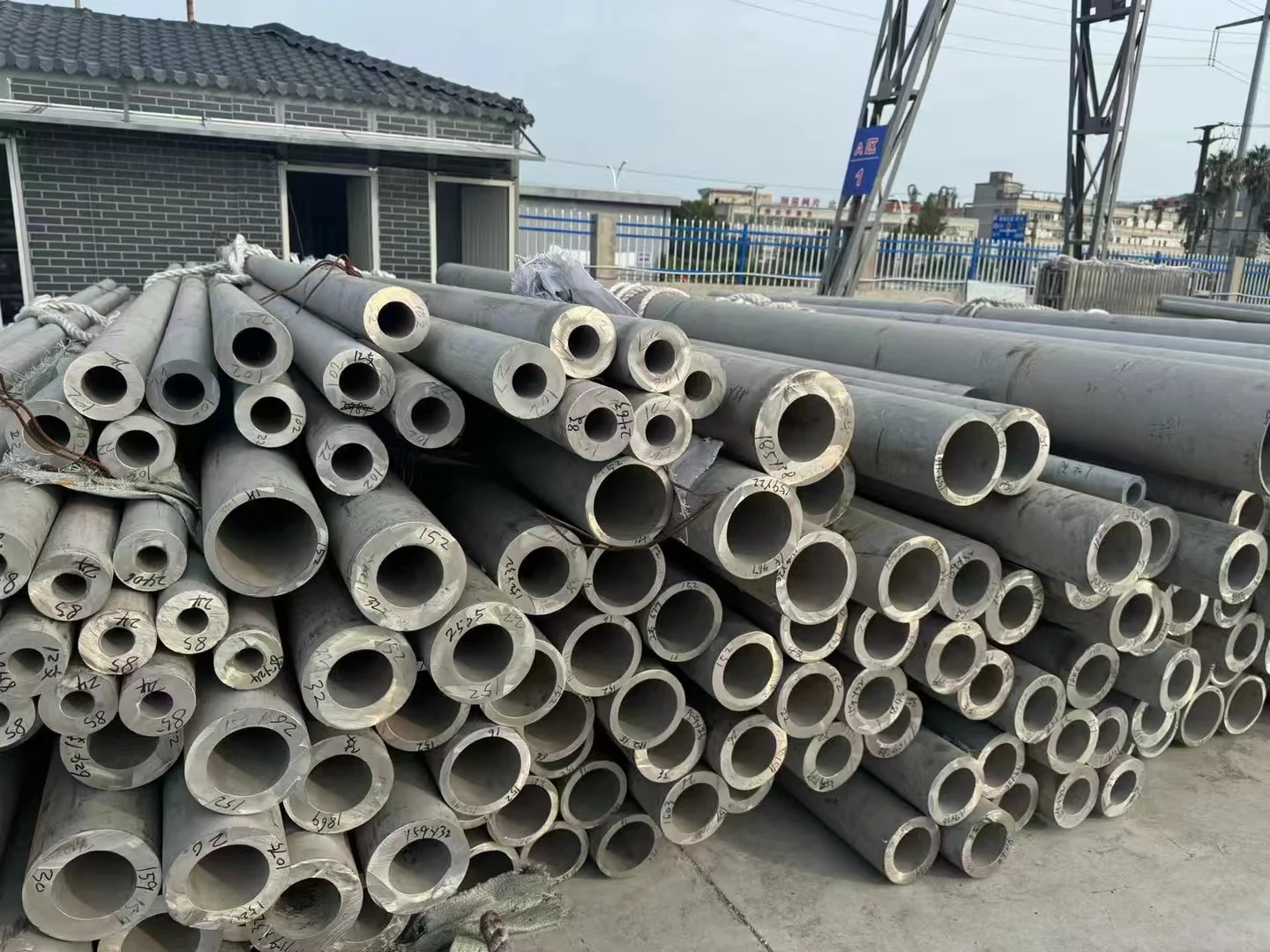 00后接手不锈钢工厂