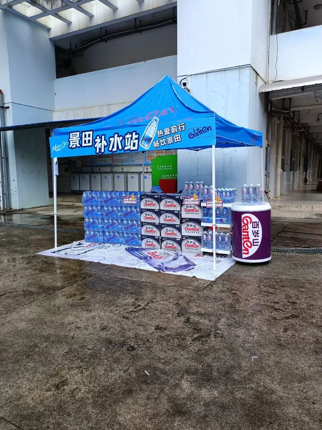 张家界矿泉水瓶装水饮料方便面八宝粥批发