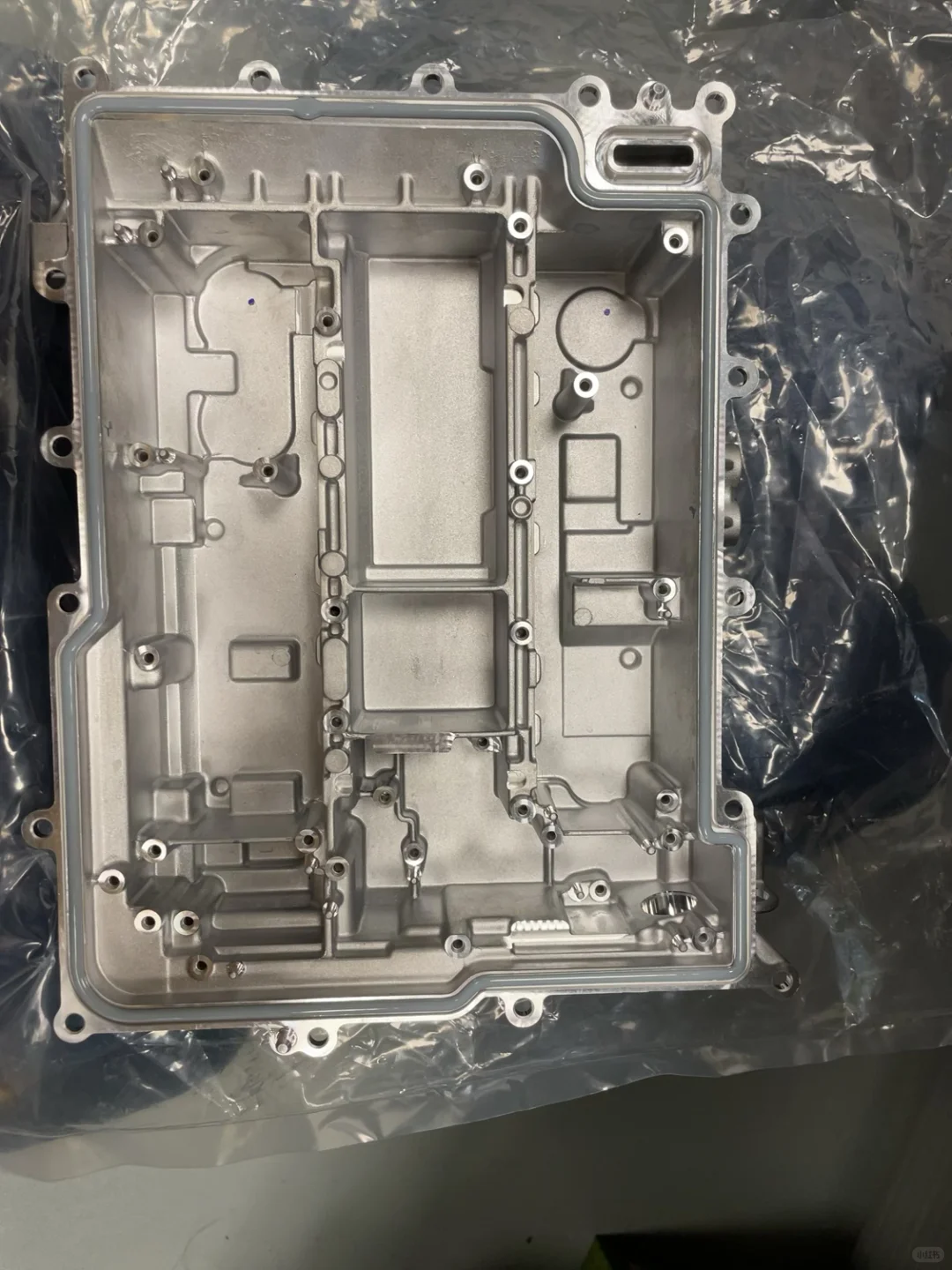 求助，这是汽车的什么零件啊？