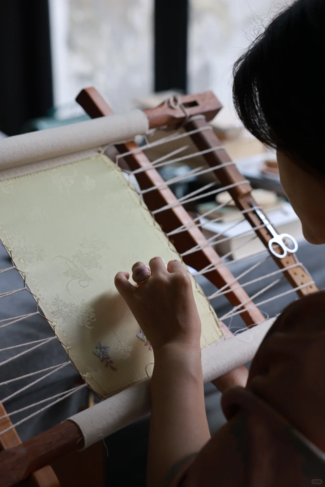 刺绣|时间里升起与沉默的细节