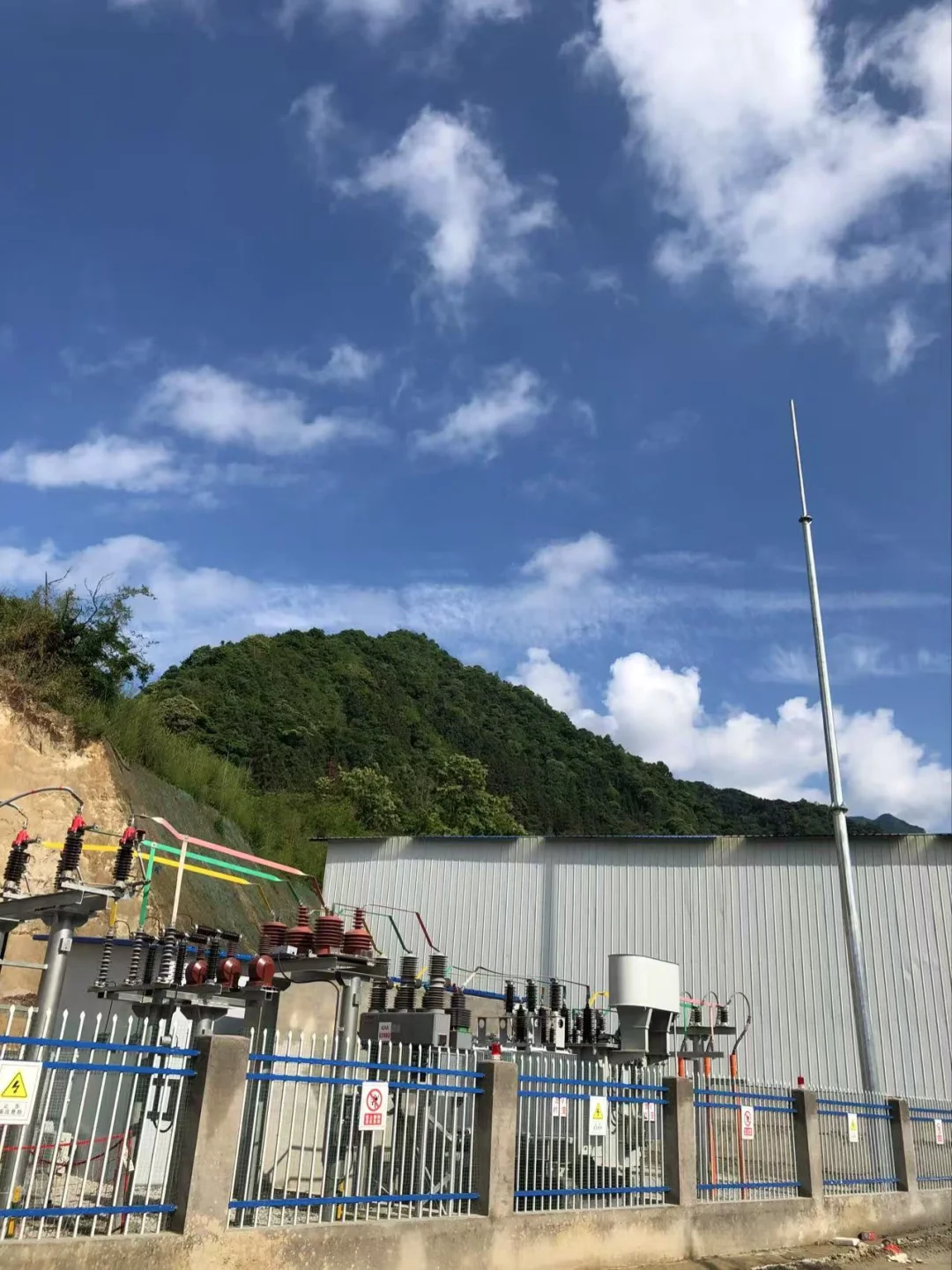 服了！一大早来工地 就为了拍这..