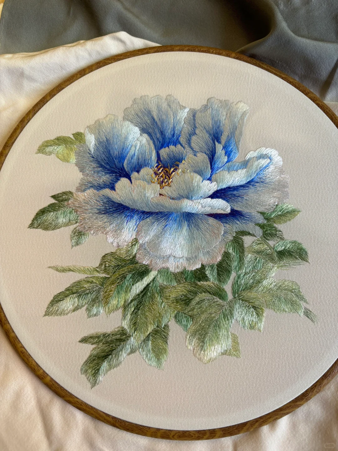 ?️绣完了，花说想变成蓝色妖姬?️