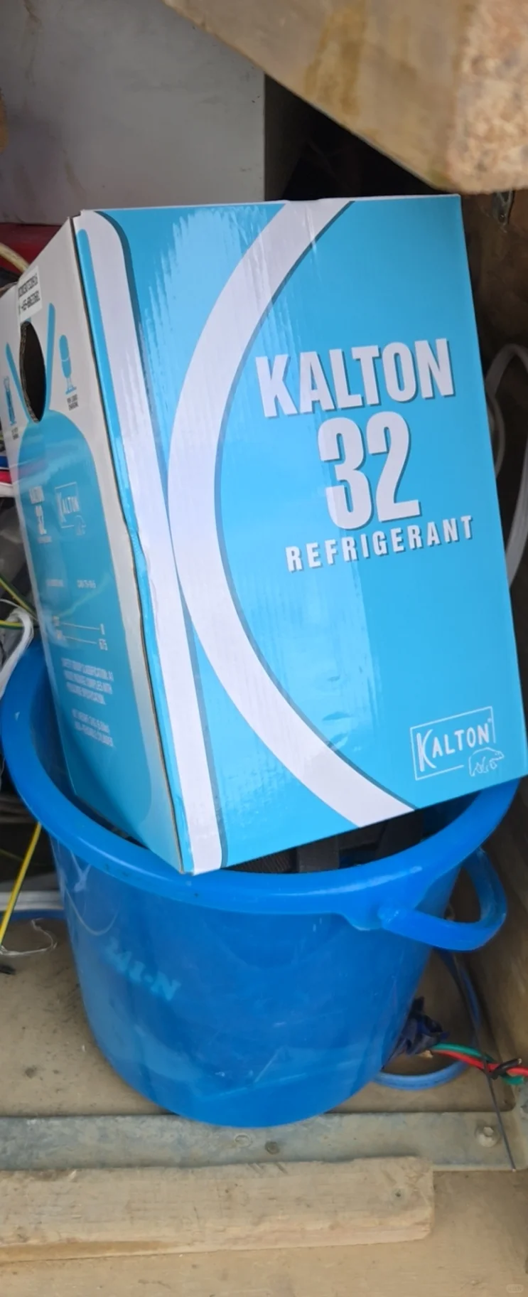 招全职电工帮手一名