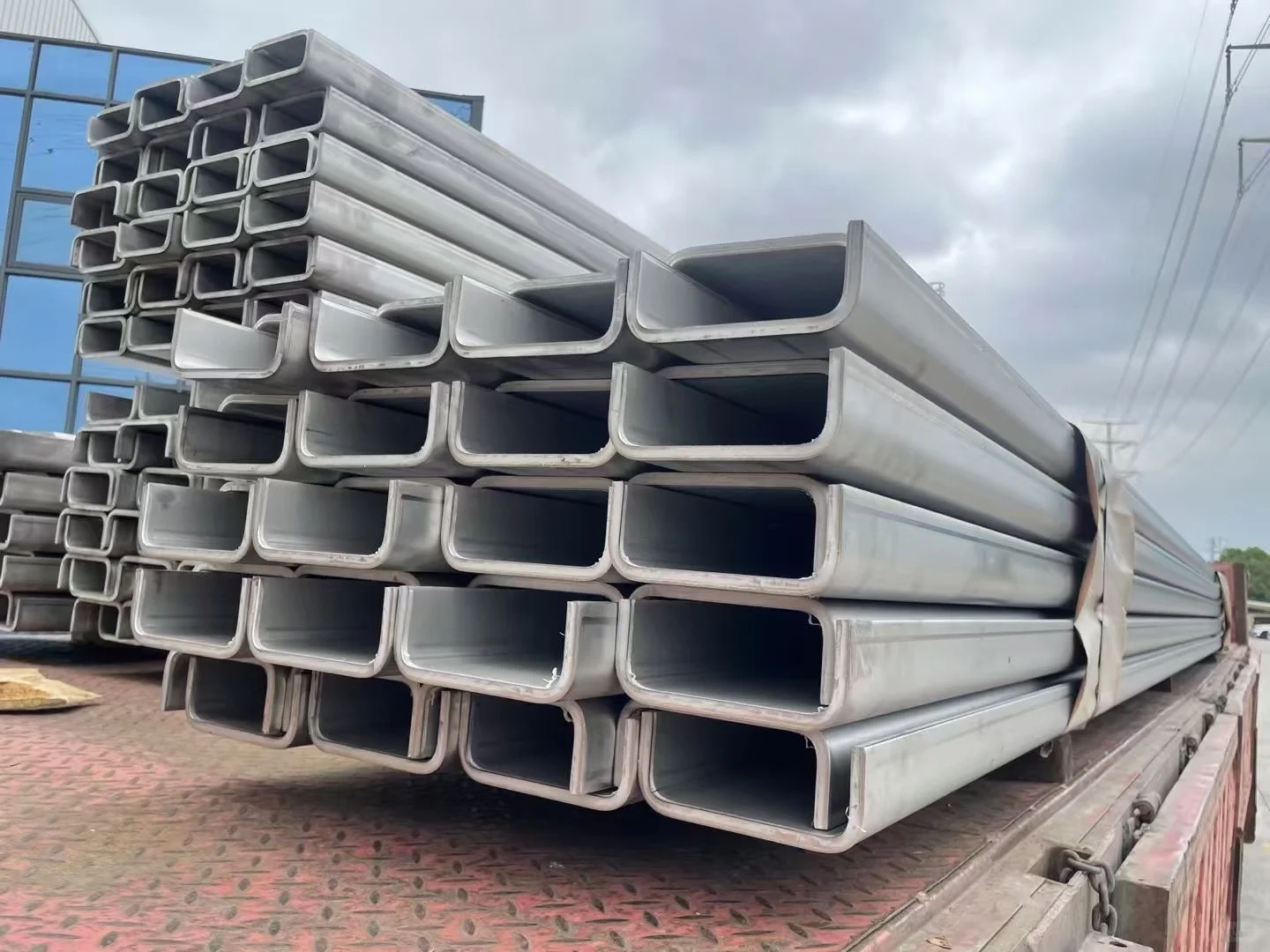 大学毕业出来卖钢的第一个星期