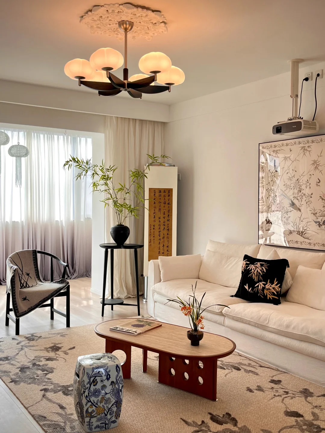 ?天上的风筝在天上飞,水里的鱼儿在水里追