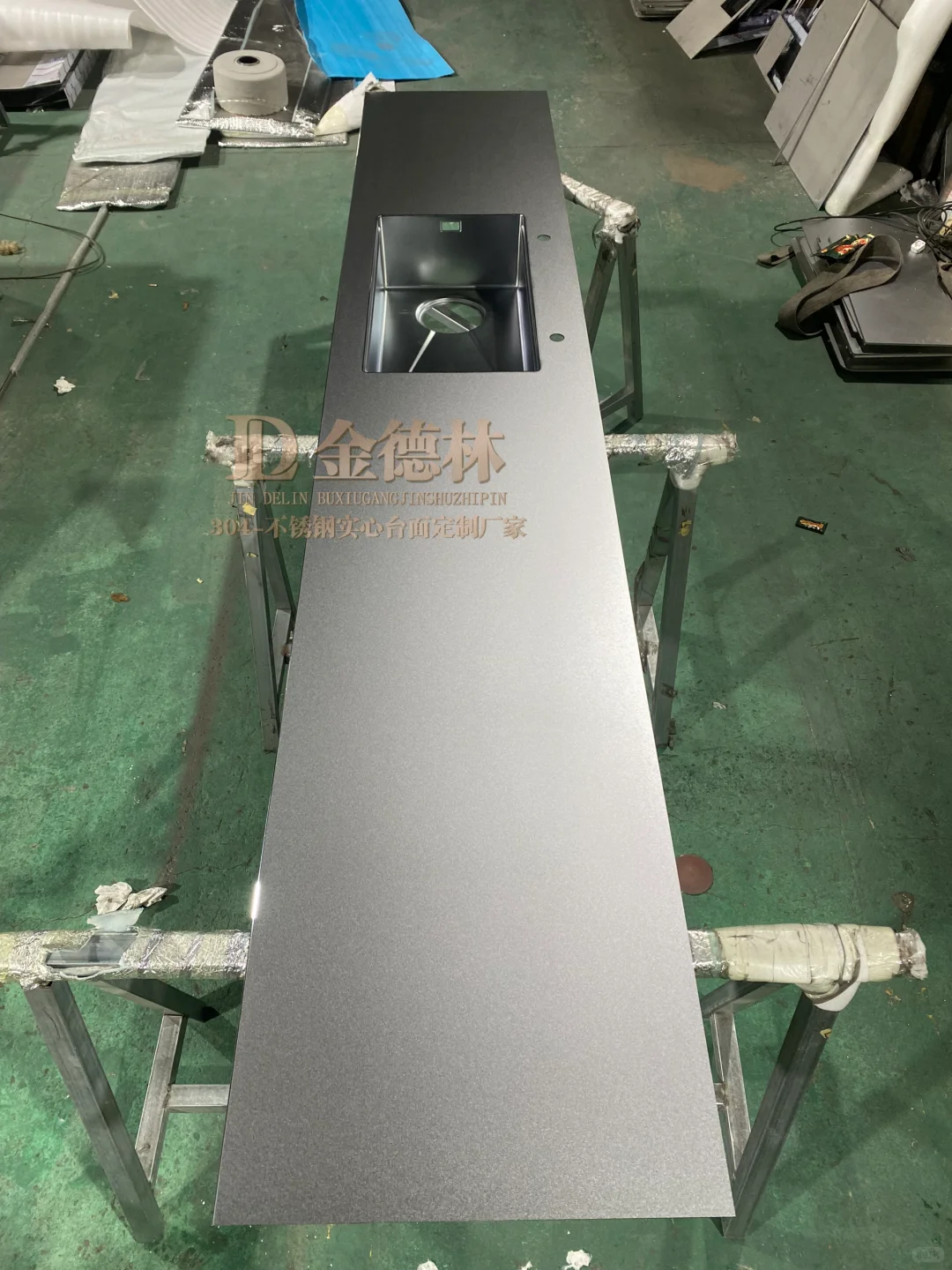 不锈钢台面越来越卷了...