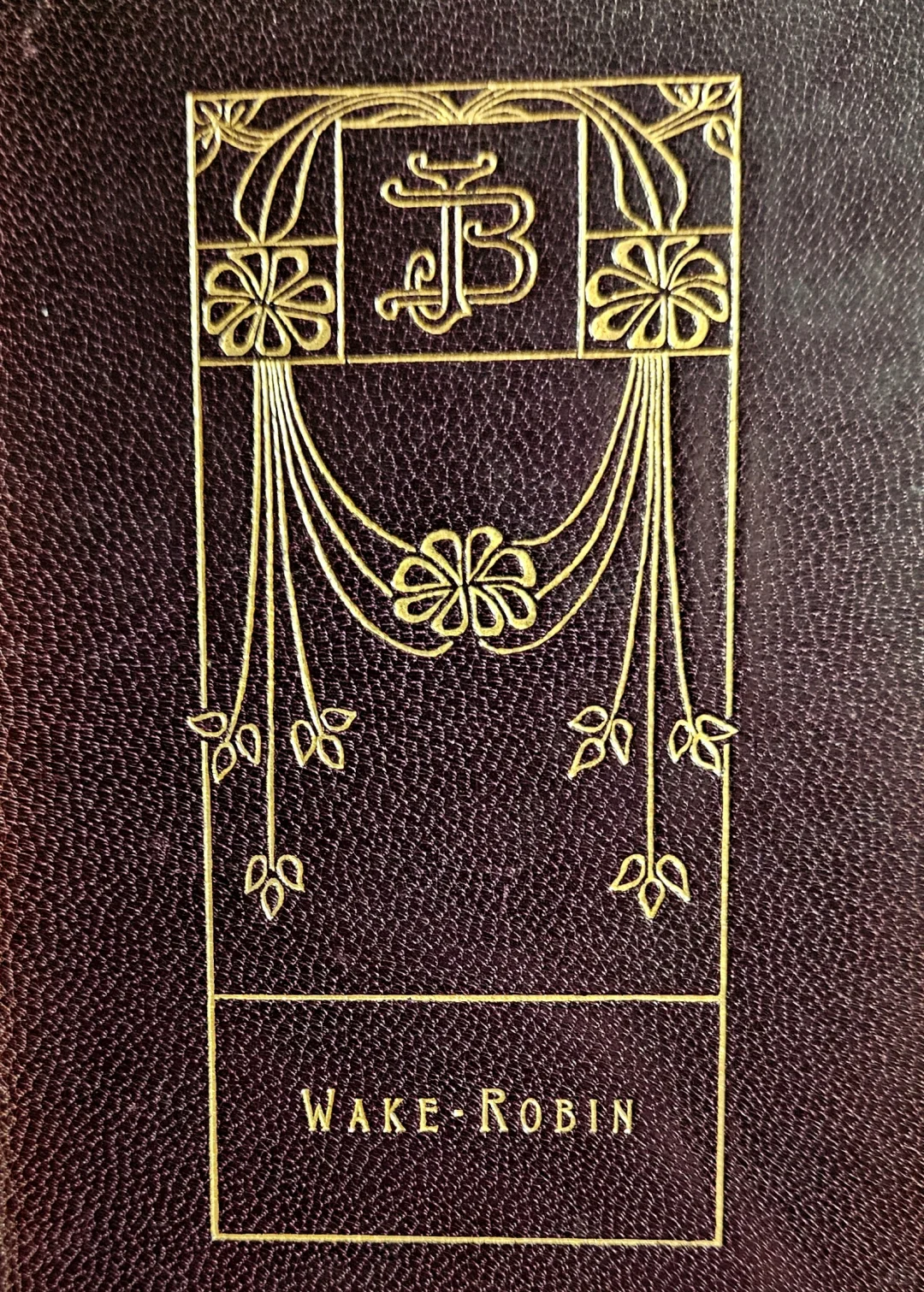 精美的烫金装帧设计