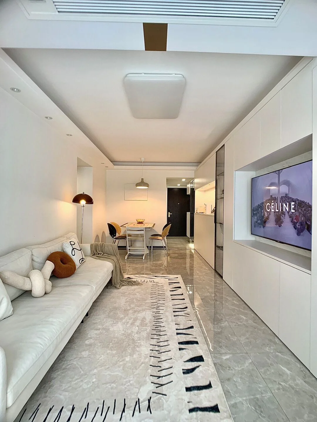 真心建议,越是紧凑小户型,越是要多柜子