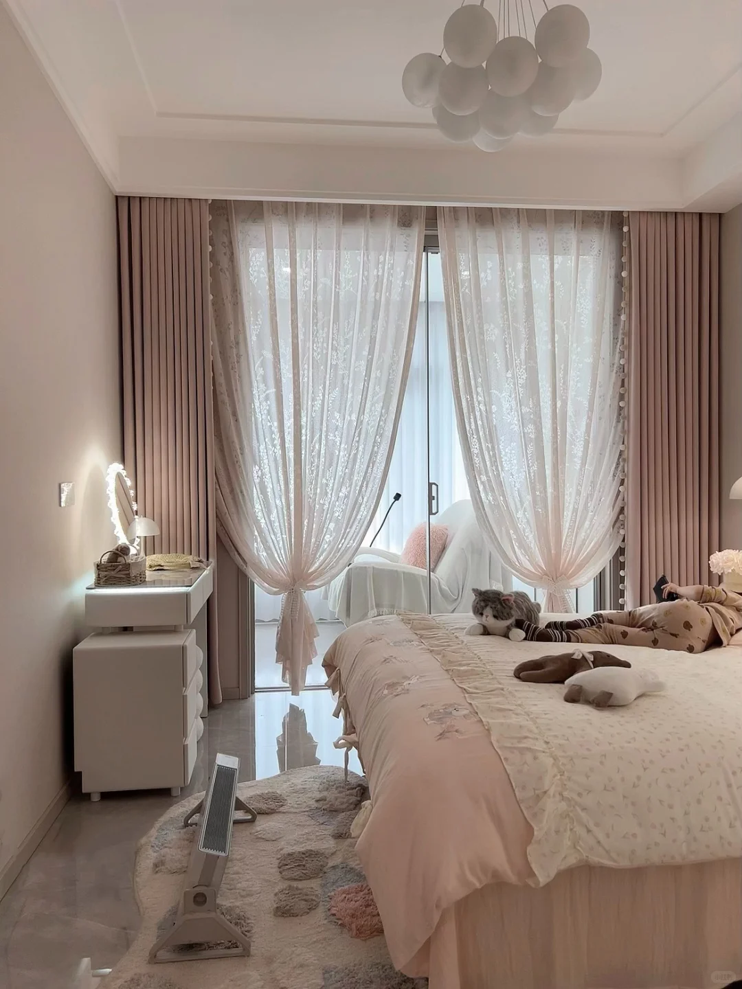 供暖空窗期，一台取暖器给足了娃的安全感～