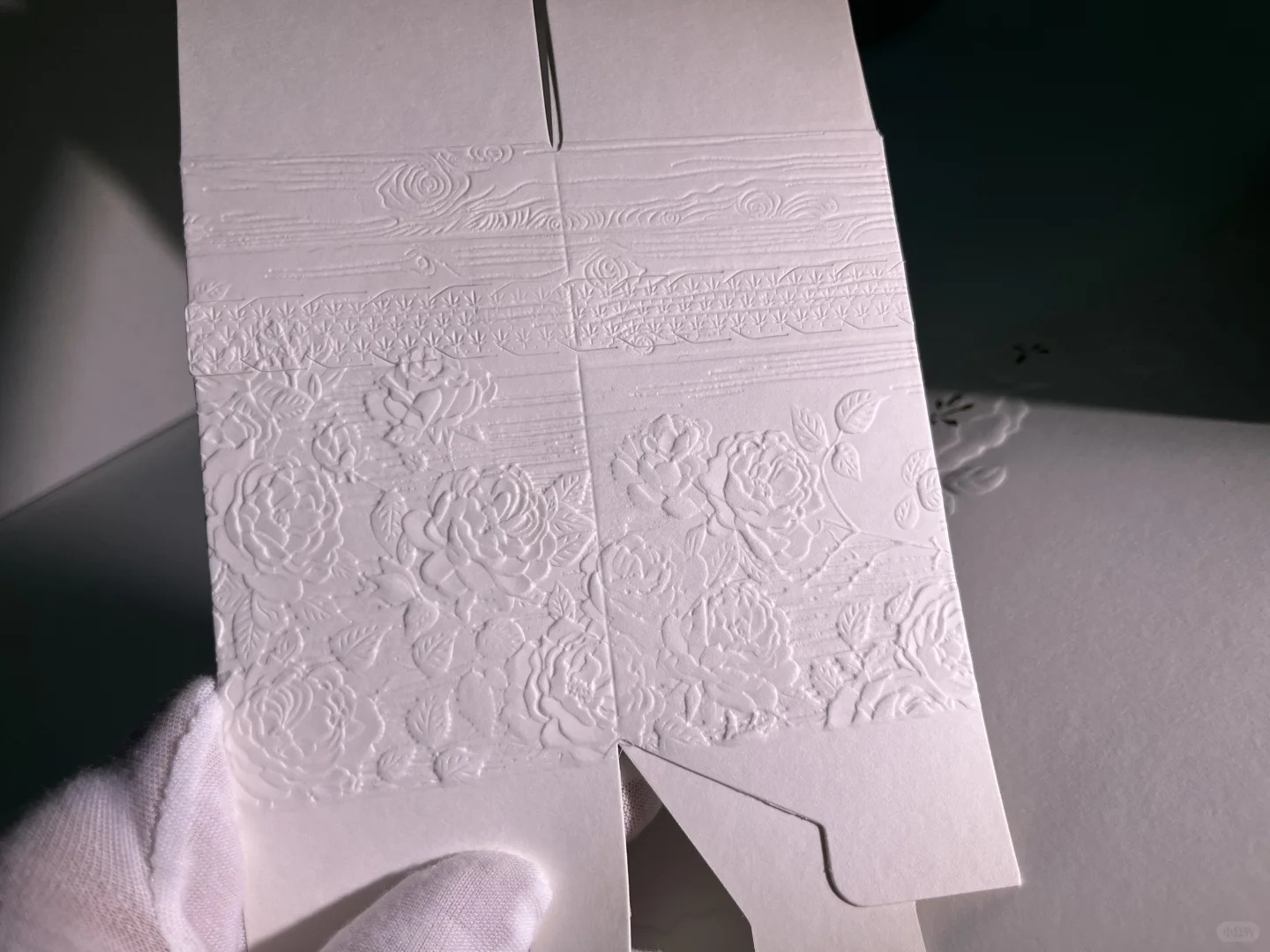 「特种纸浮雕工艺」