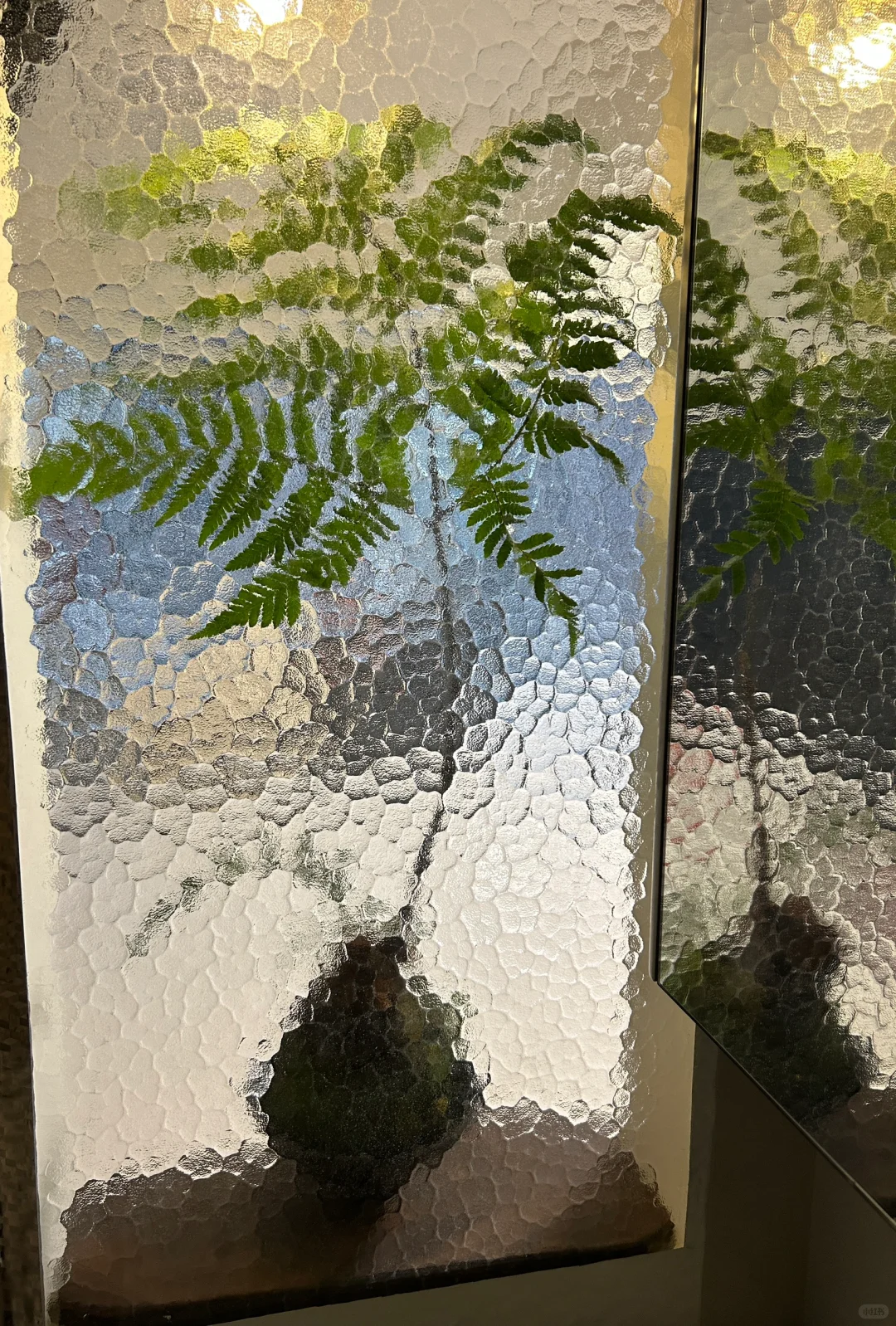 都去做这个卫生间干区油画玻璃隔断！