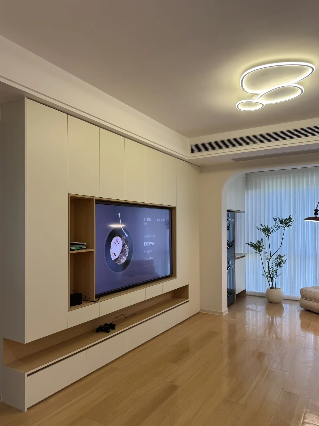 小户型反而很需要满墙电视柜!!