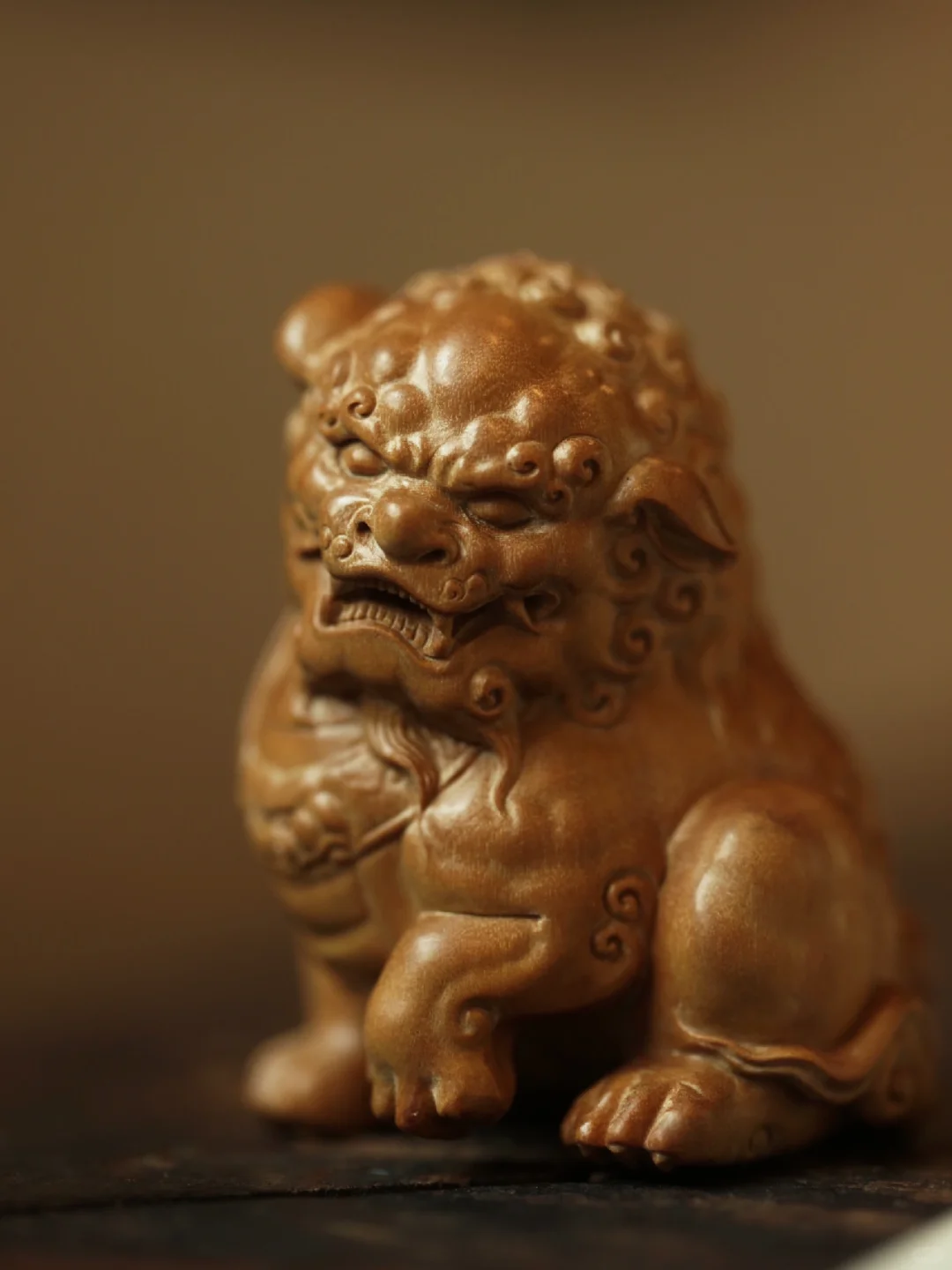 瑞狮端坐，霸气威武