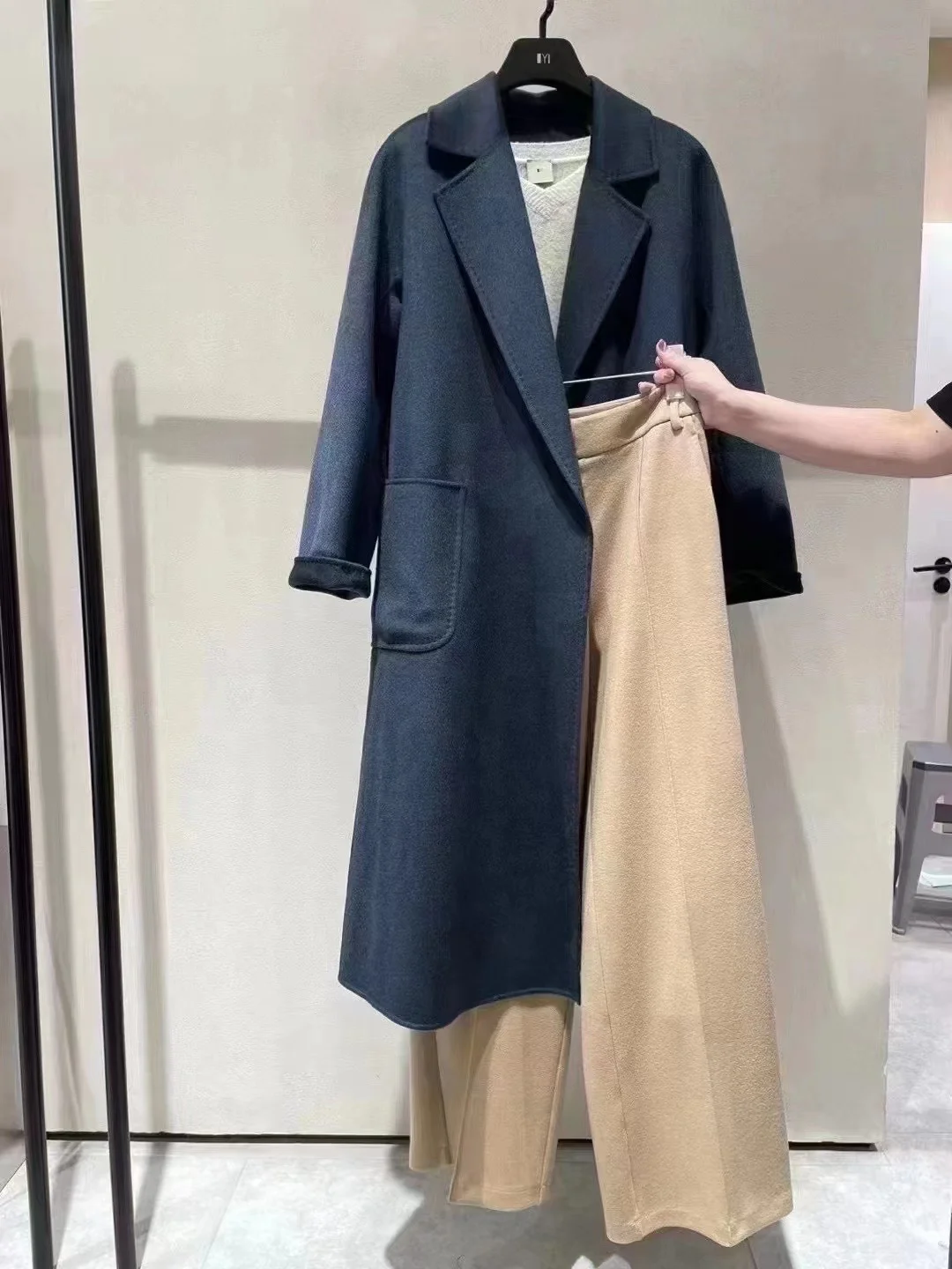 ?镇店之宝?墨蓝羊绒大衣?