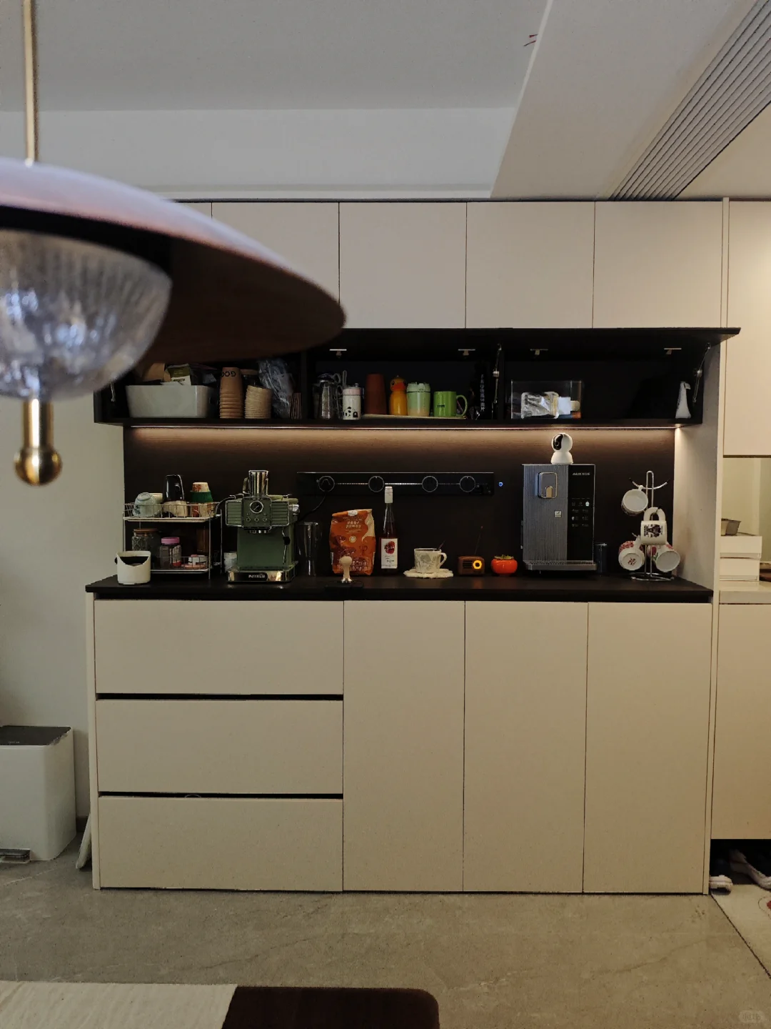 柜门一关,谁也不知道我是怎么喝水的