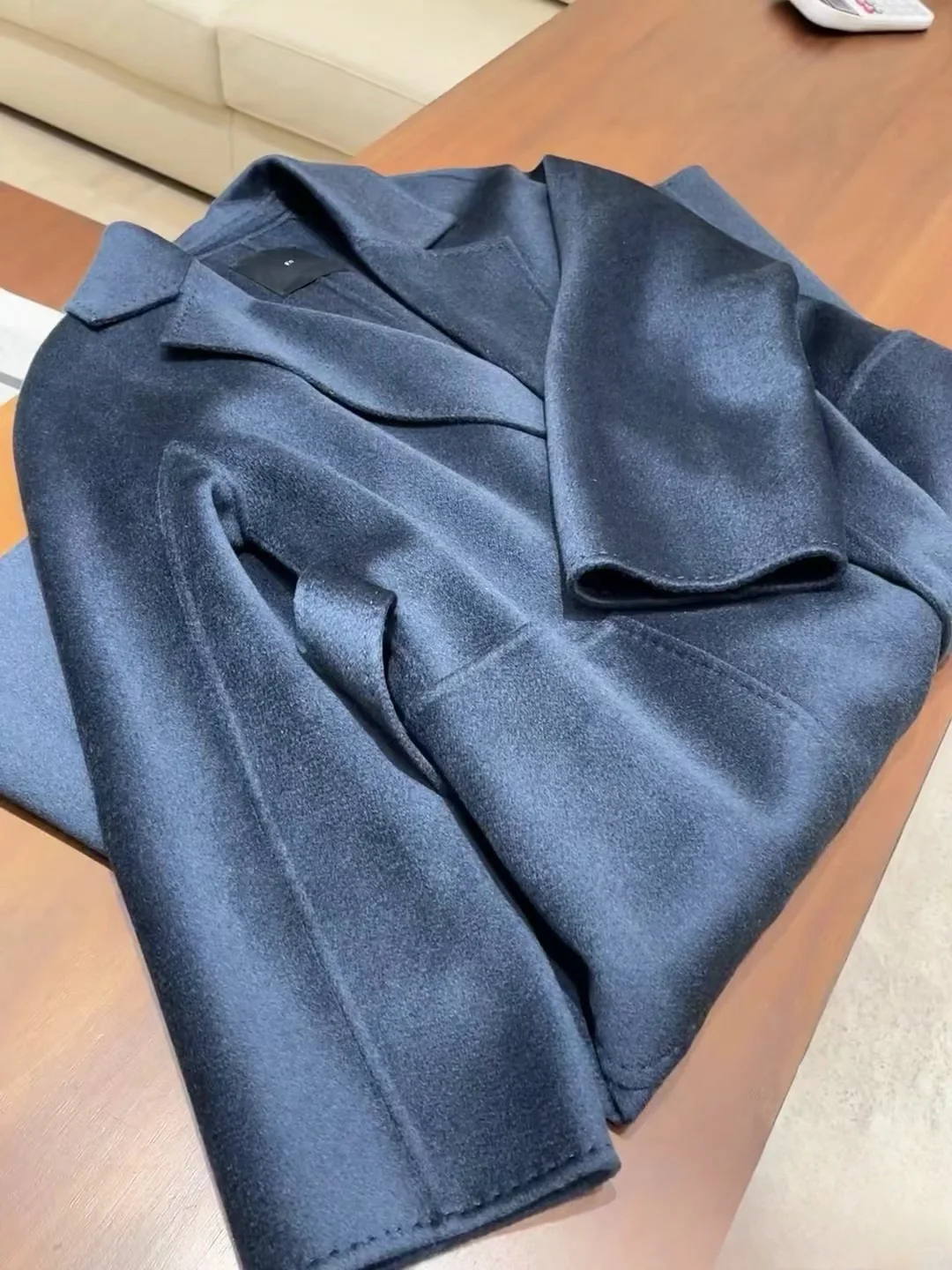 ?镇店之宝?墨蓝羊绒大衣?