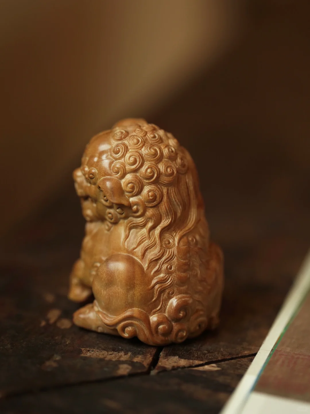 瑞狮端坐，霸气威武