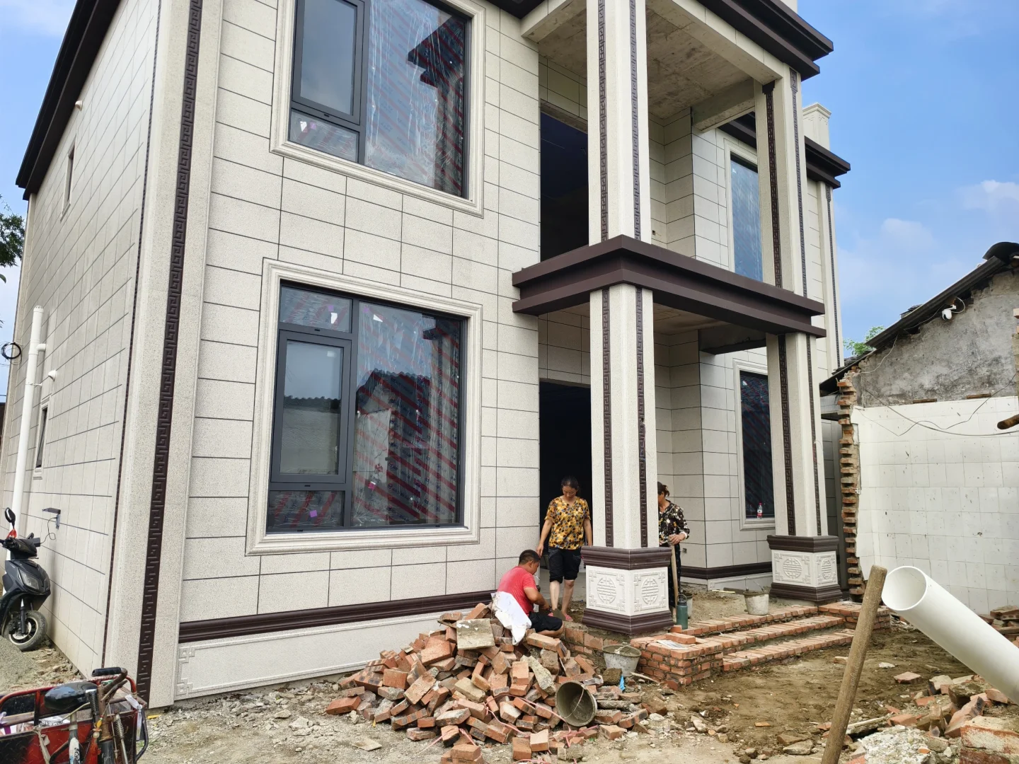 ? 自建房断桥窗翻车警告！这8个坑踩一个毁