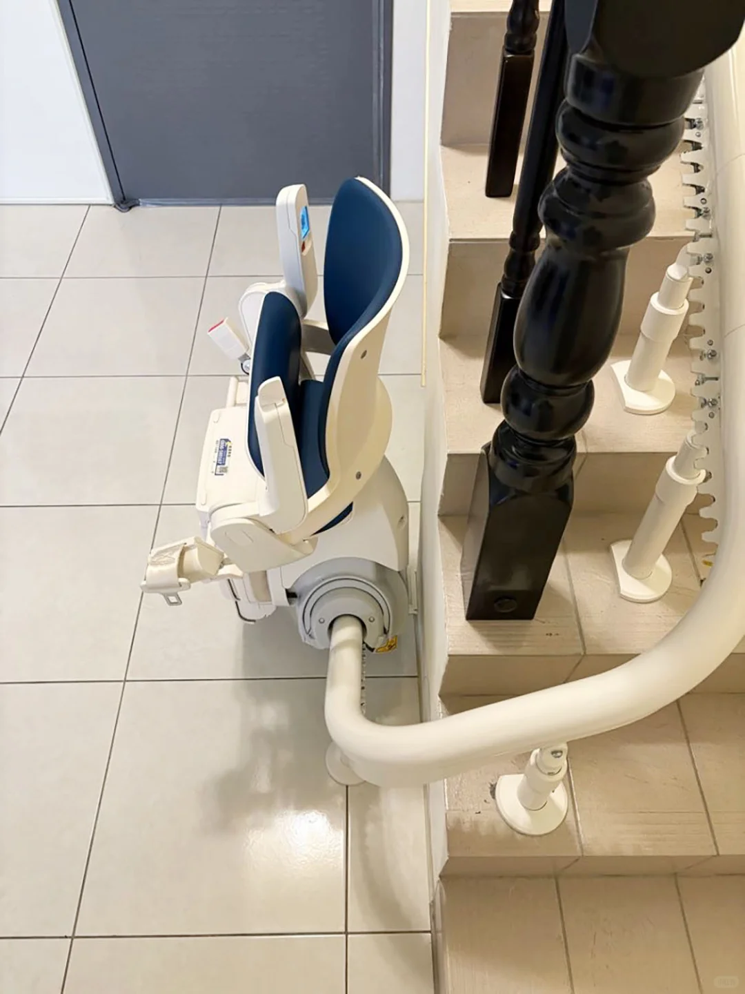 爸妈上下楼不再难，家里装了台“移动神器”