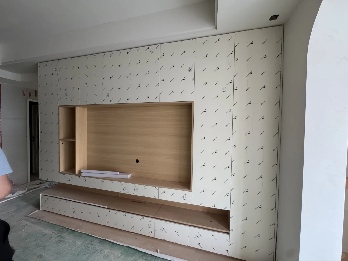 小户型反而很需要满墙电视柜!!