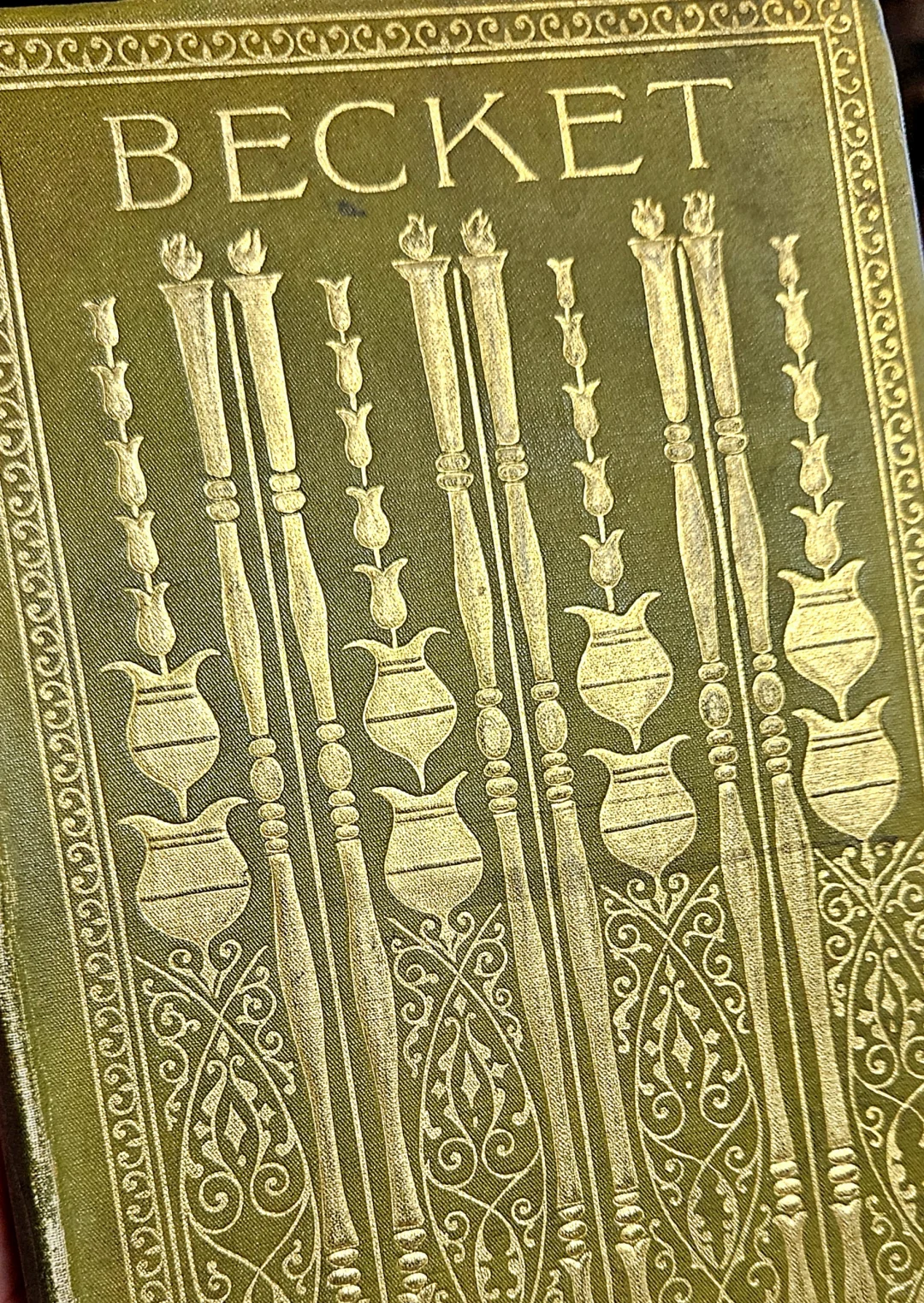 精美的烫金装帧设计