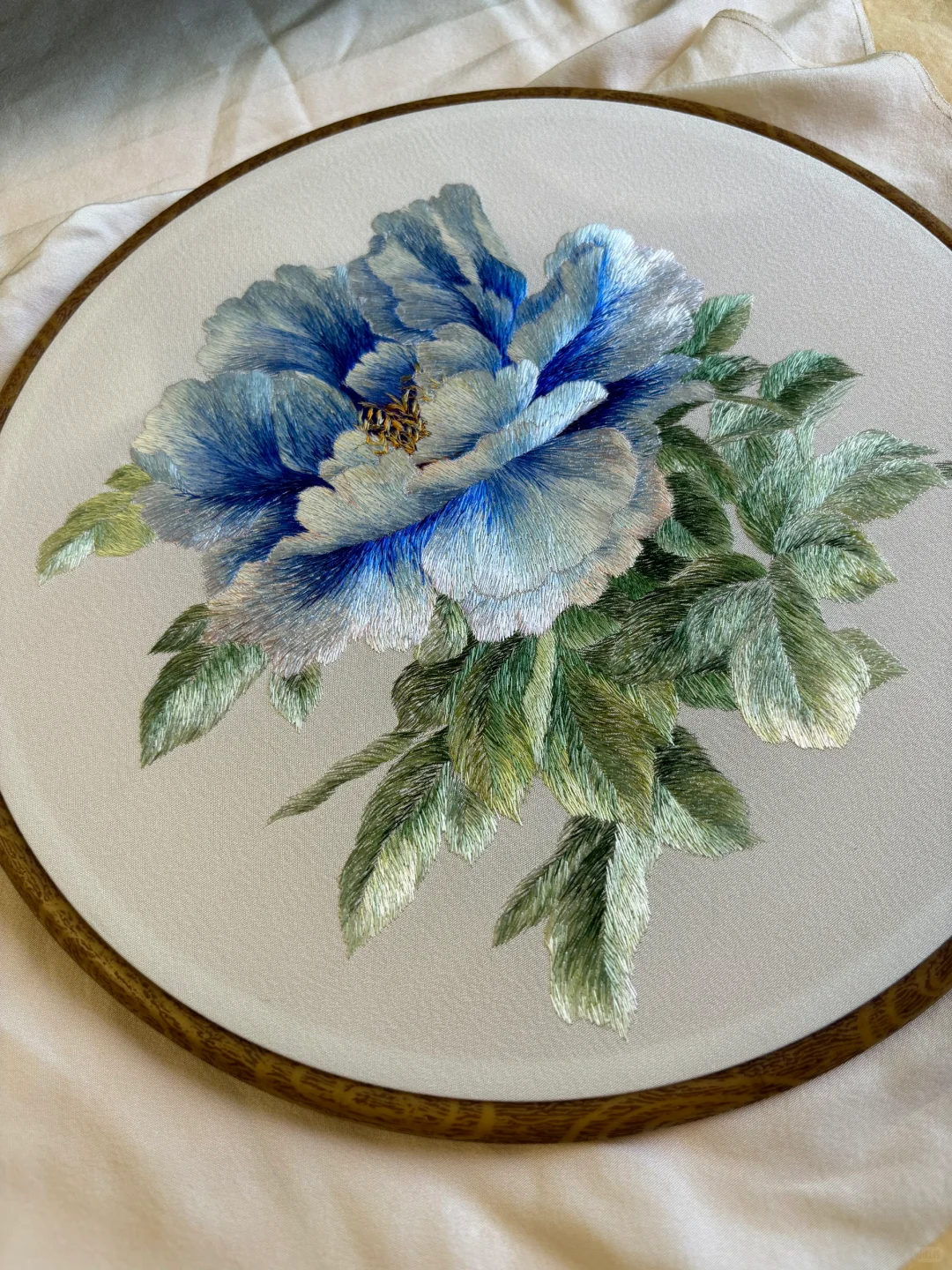 ?️绣完了，花说想变成蓝色妖姬?️