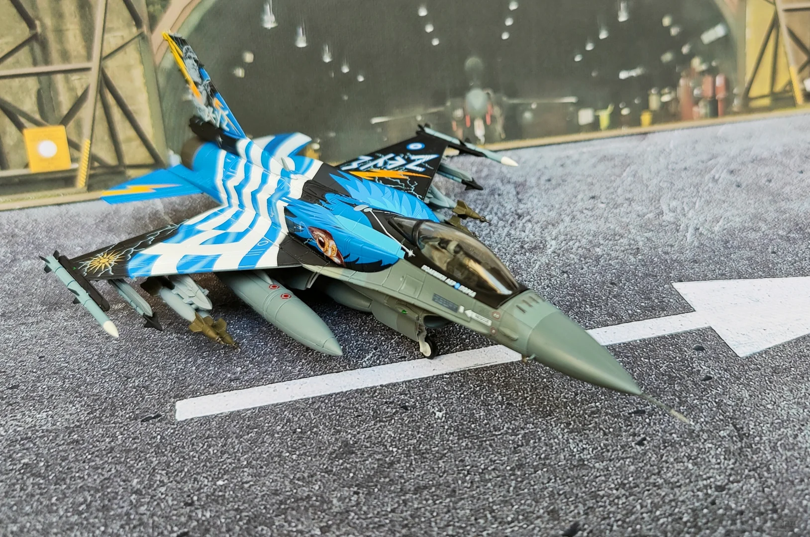 绚丽彩绘F16之宙斯涂装