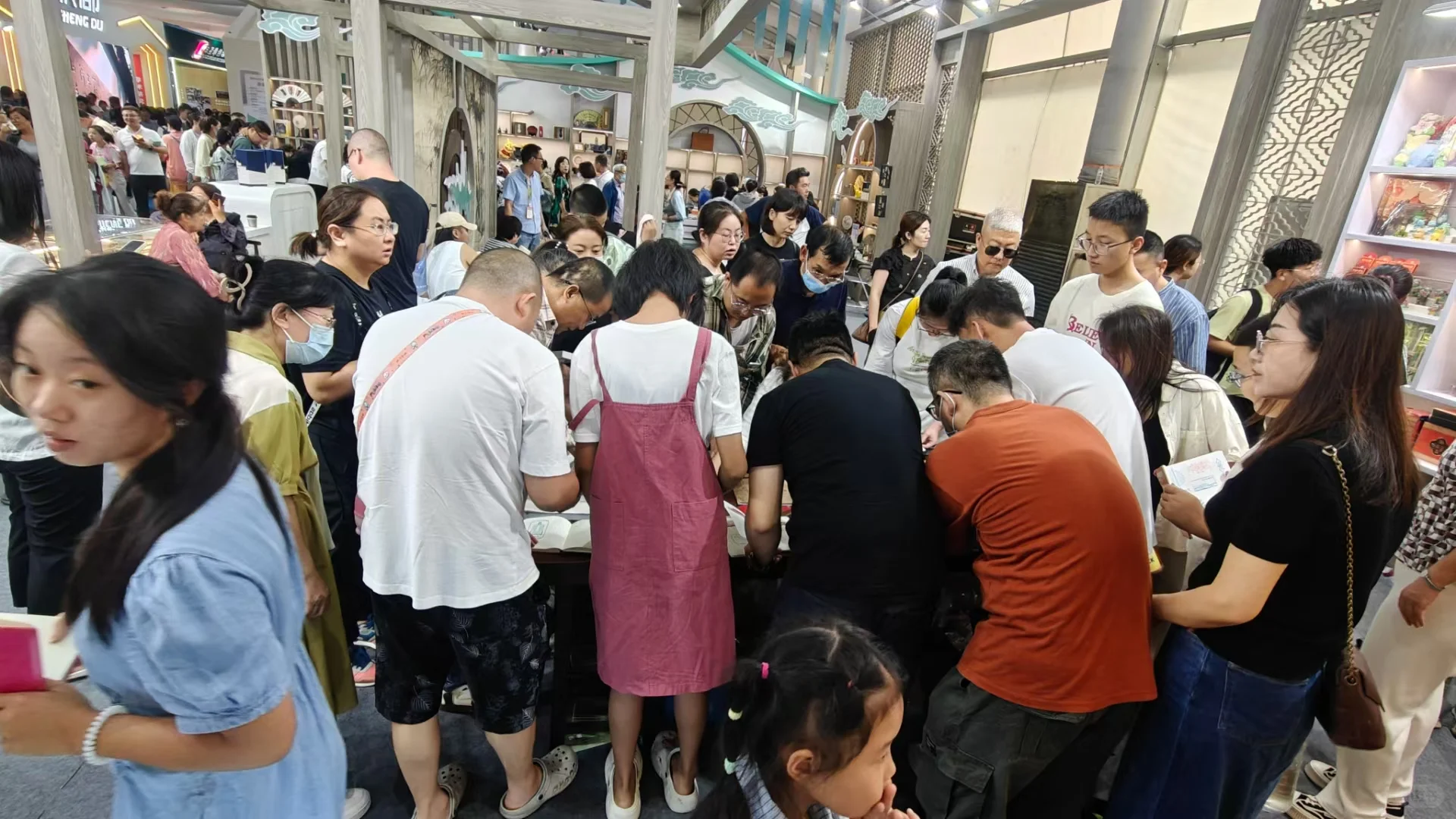 人从众的博博会！