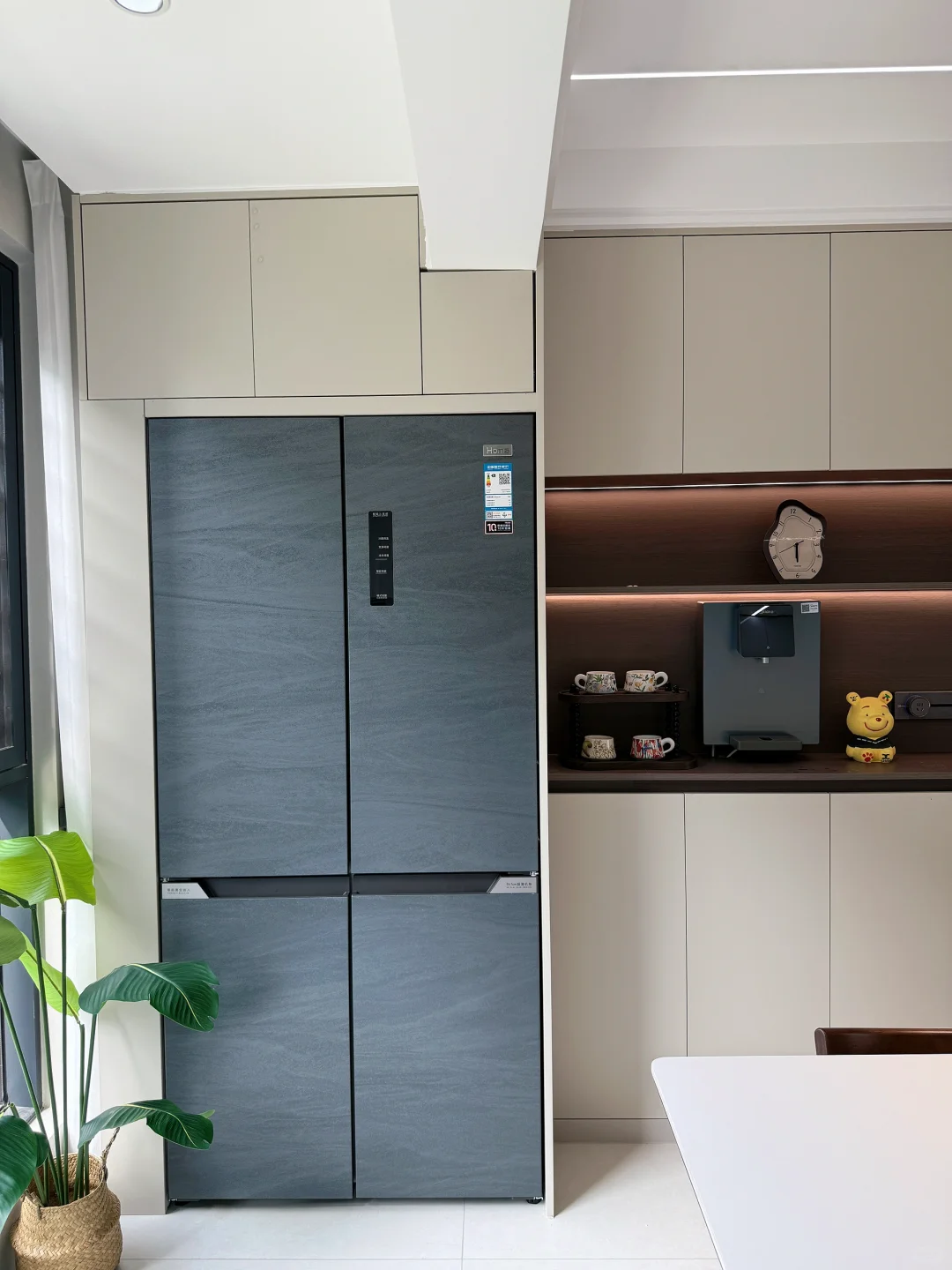 谁懂啊?我家餐边柜配色也太好看了吧！