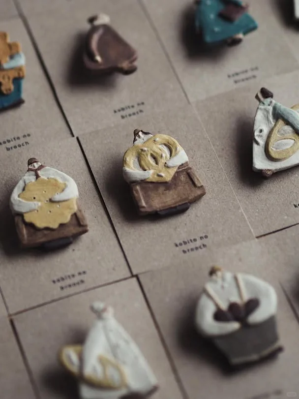 她的陶艺小人，被称为“可触摸的时光胶囊”