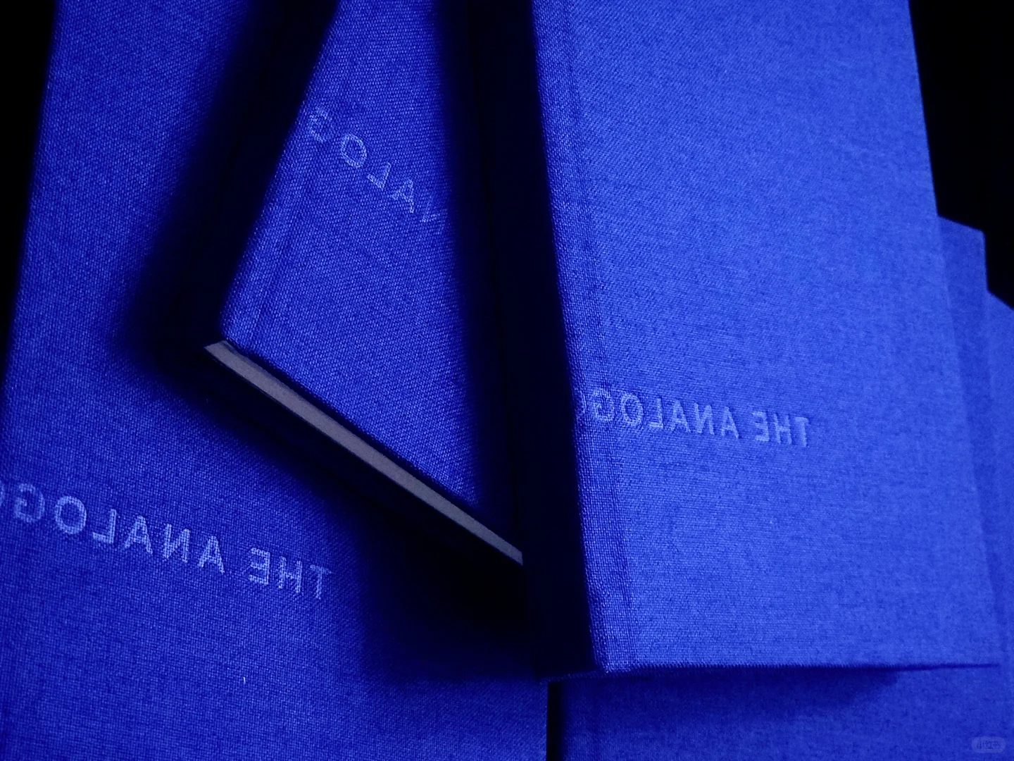 布面压凹封面丨这蓝色真的太美了！！