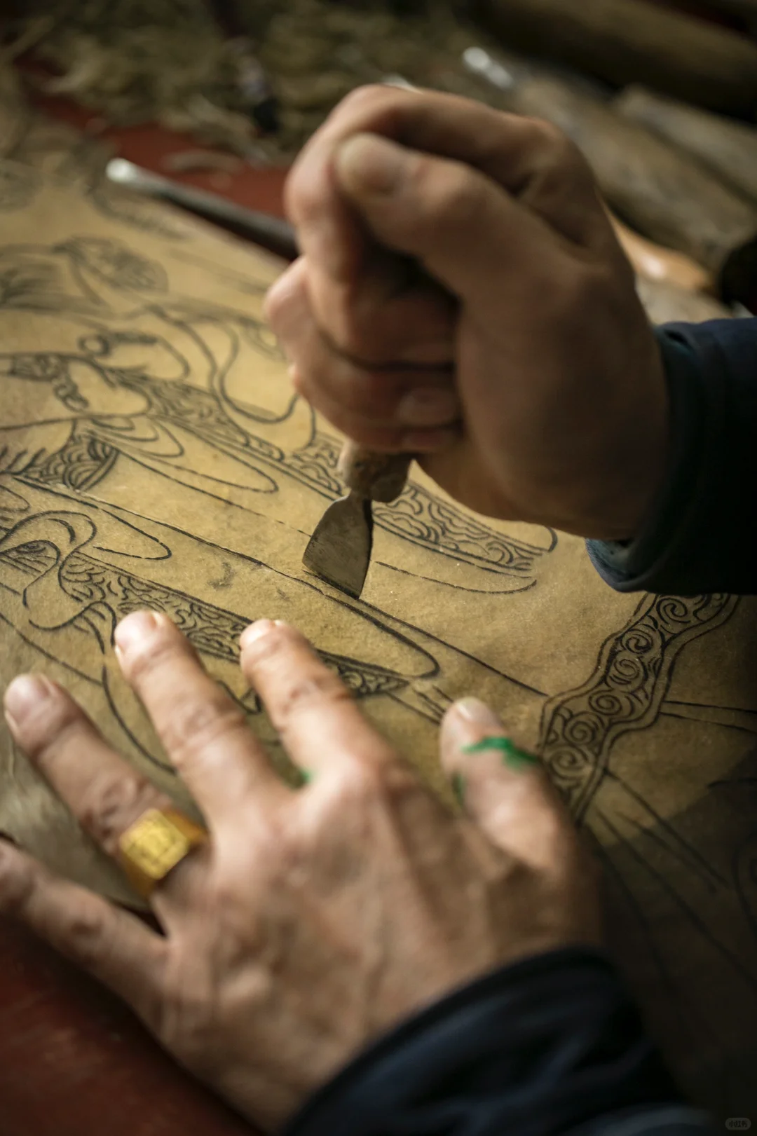 光与影的艺术|在手艺人挥动下绽放绚丽光彩