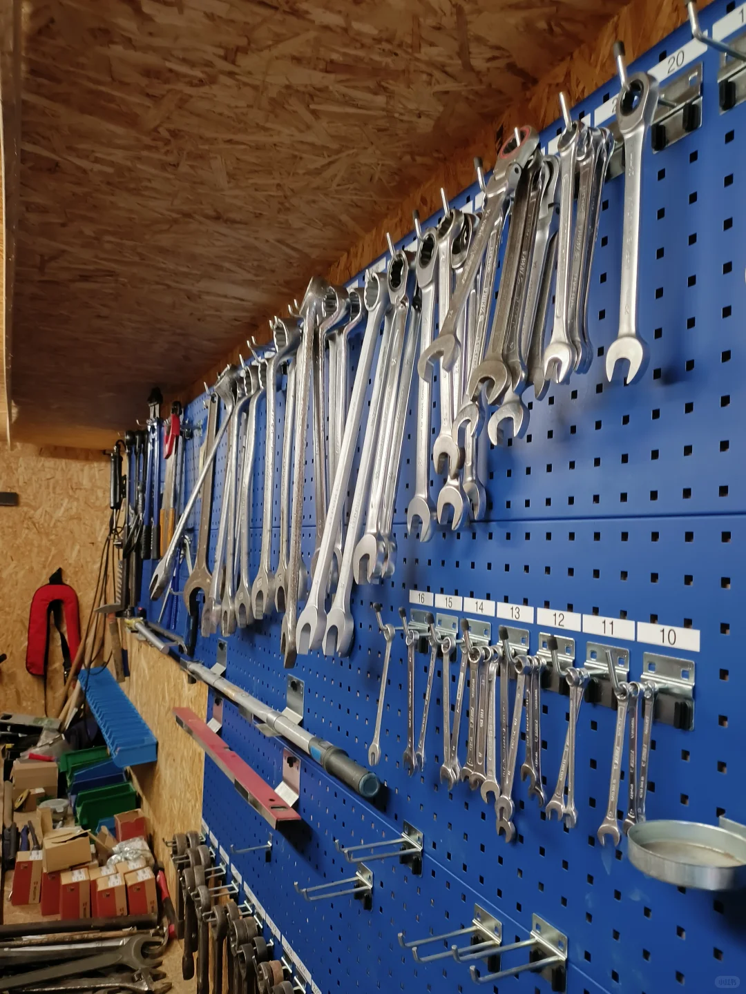 德国人的工具房还是挺整洁的