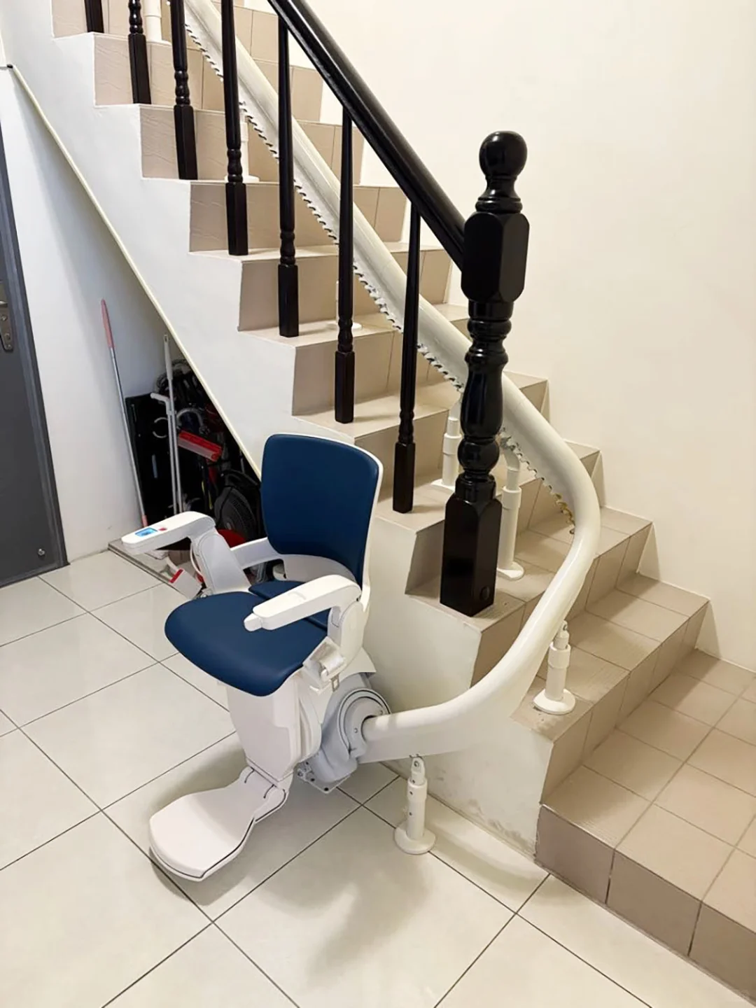 爸妈上下楼不再难，家里装了台“移动神器”