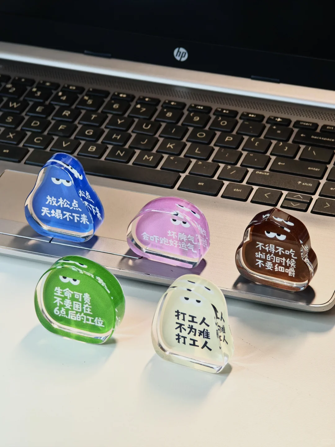 来存一些适合送朋友的奇怪工位小摆件?