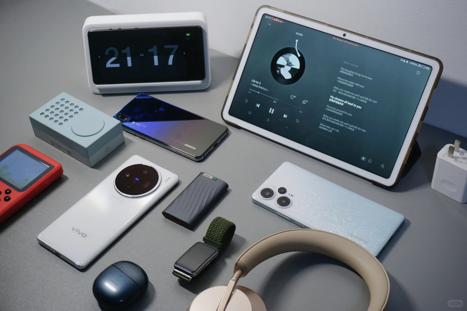 桌面日记｜数码产品集合的氛围感