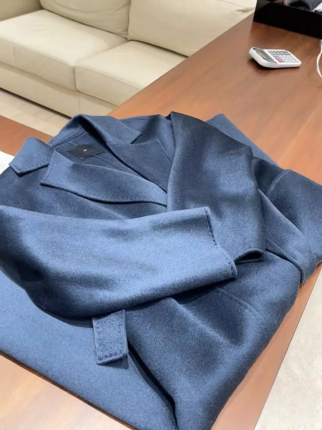 ?镇店之宝?墨蓝羊绒大衣?